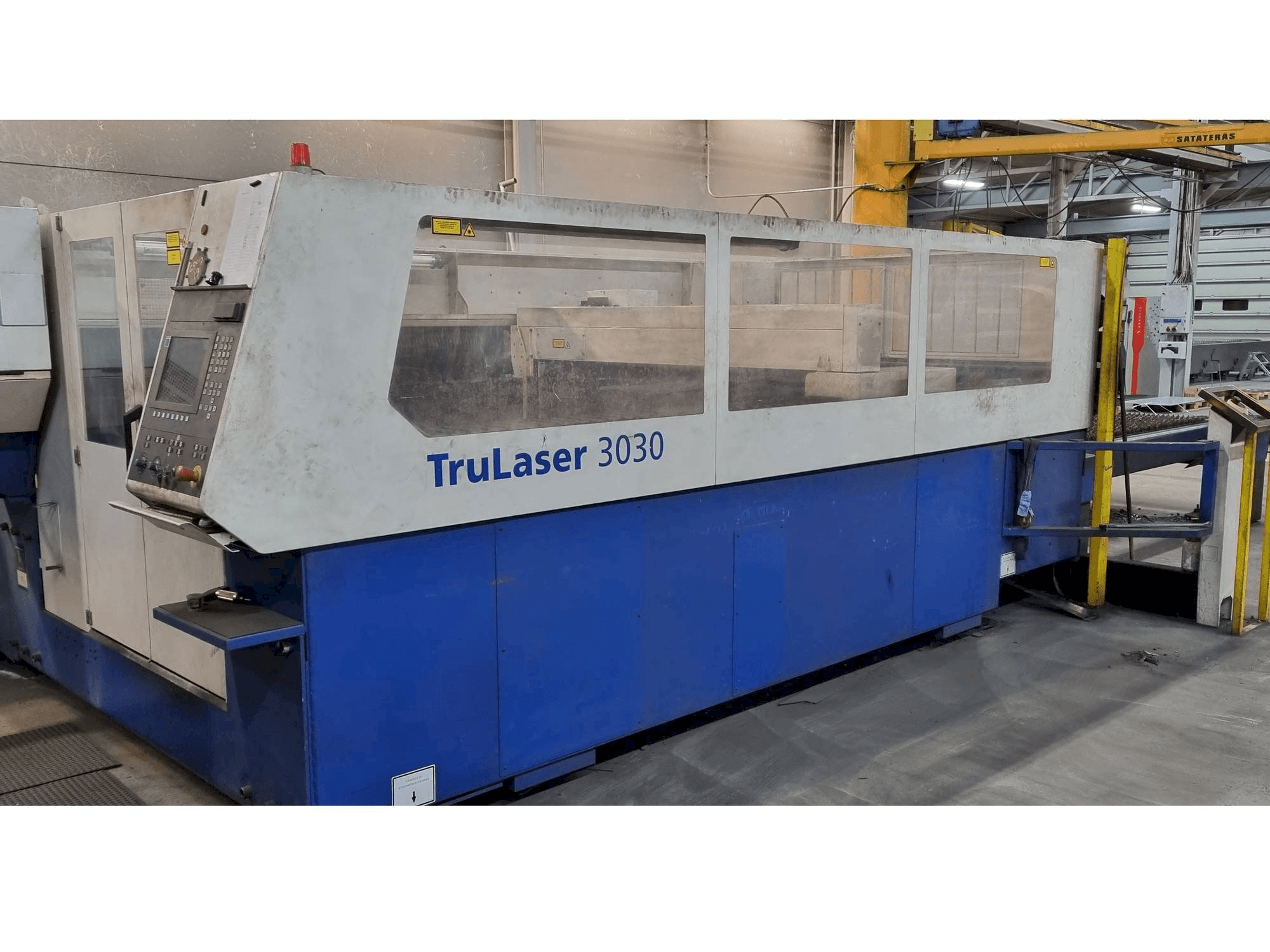 Vista frontale della macchina Trumpf TruLaser 3030