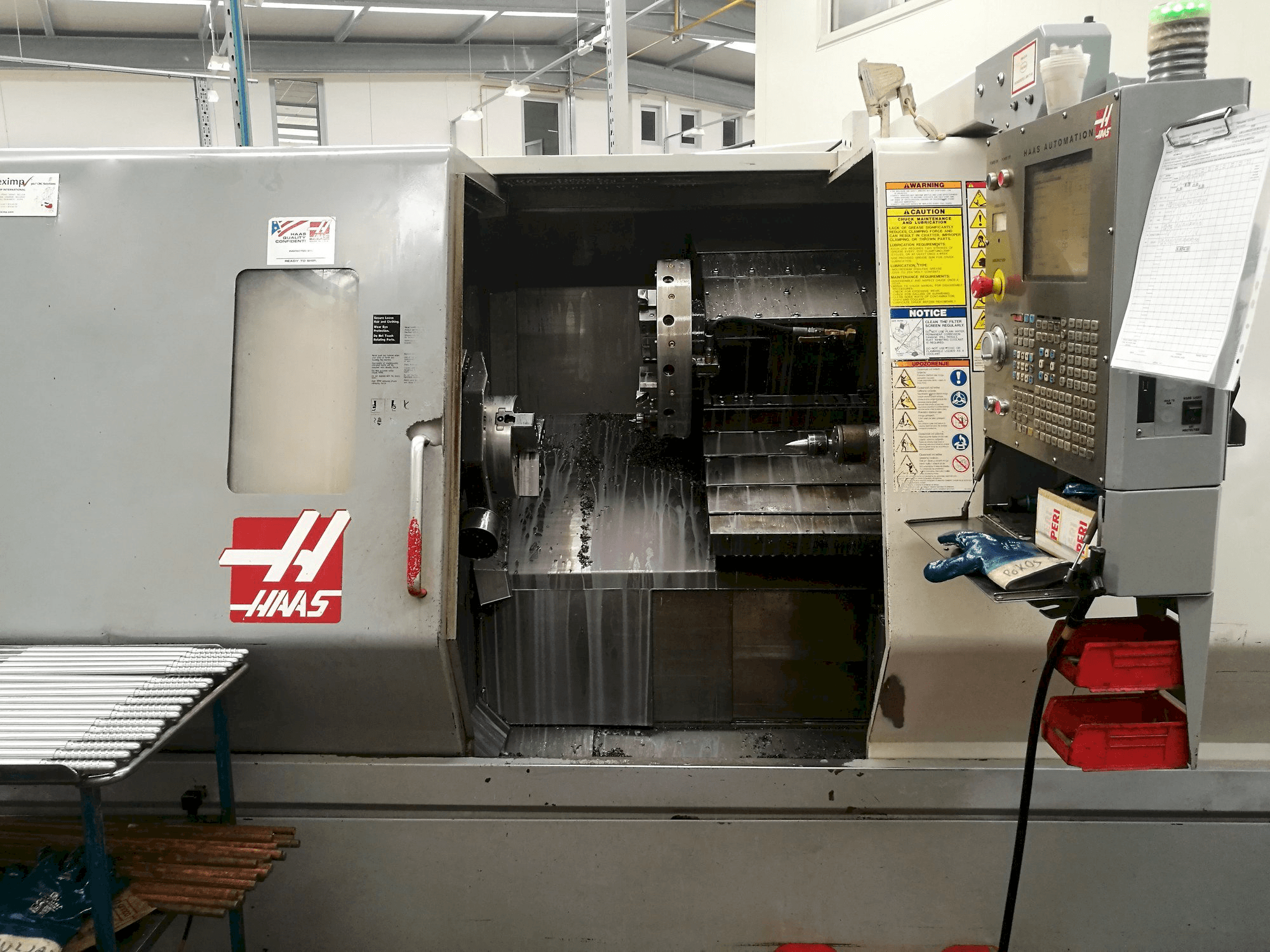 Vista frontale della macchina HAAS SL-30THE