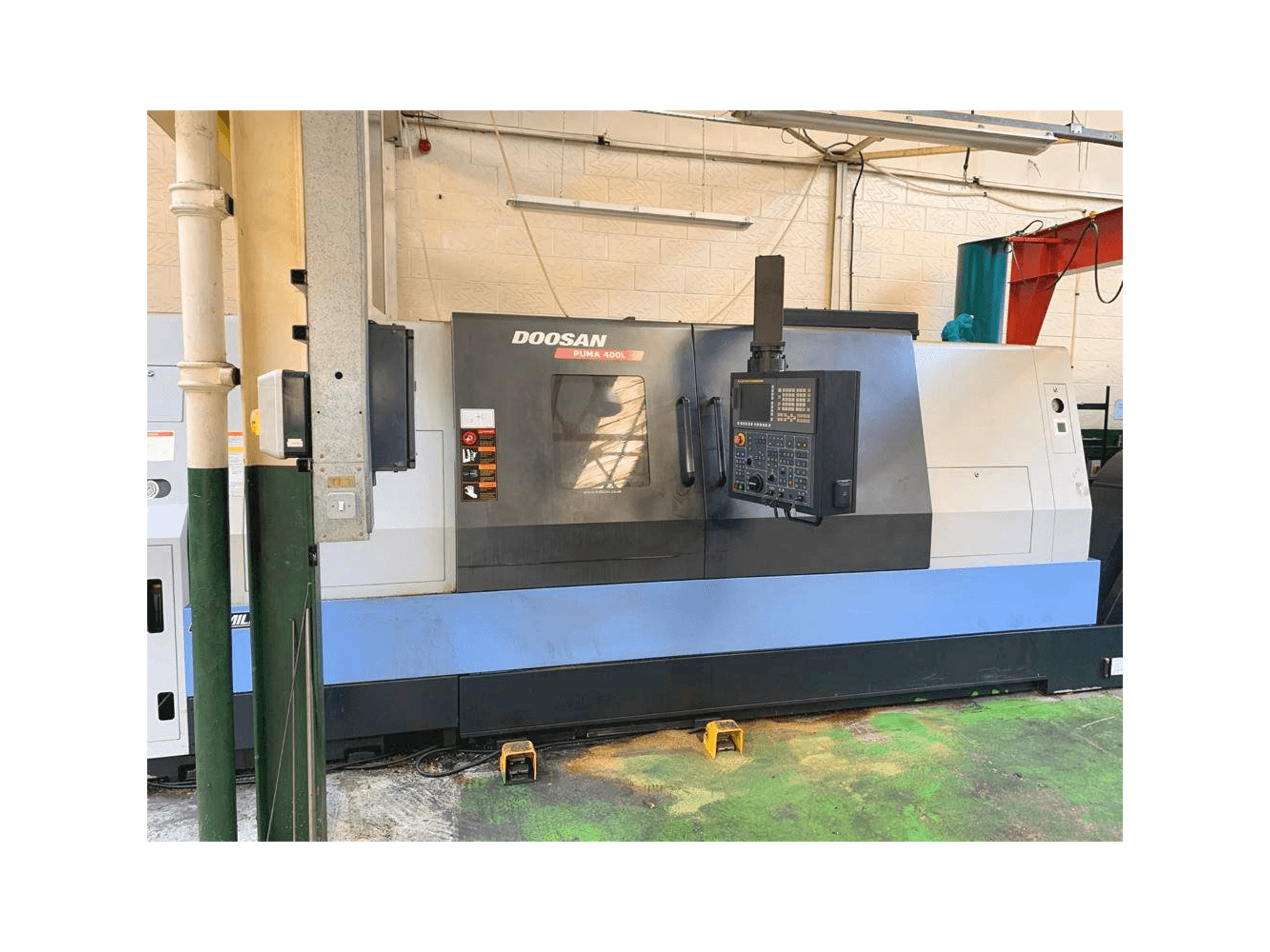 Vista frontale della macchina Doosan Puma 400LB