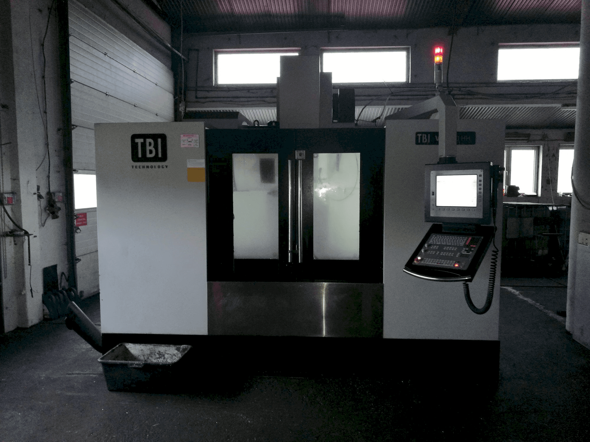 Vista frontale della macchina TBI VC 1270 HH