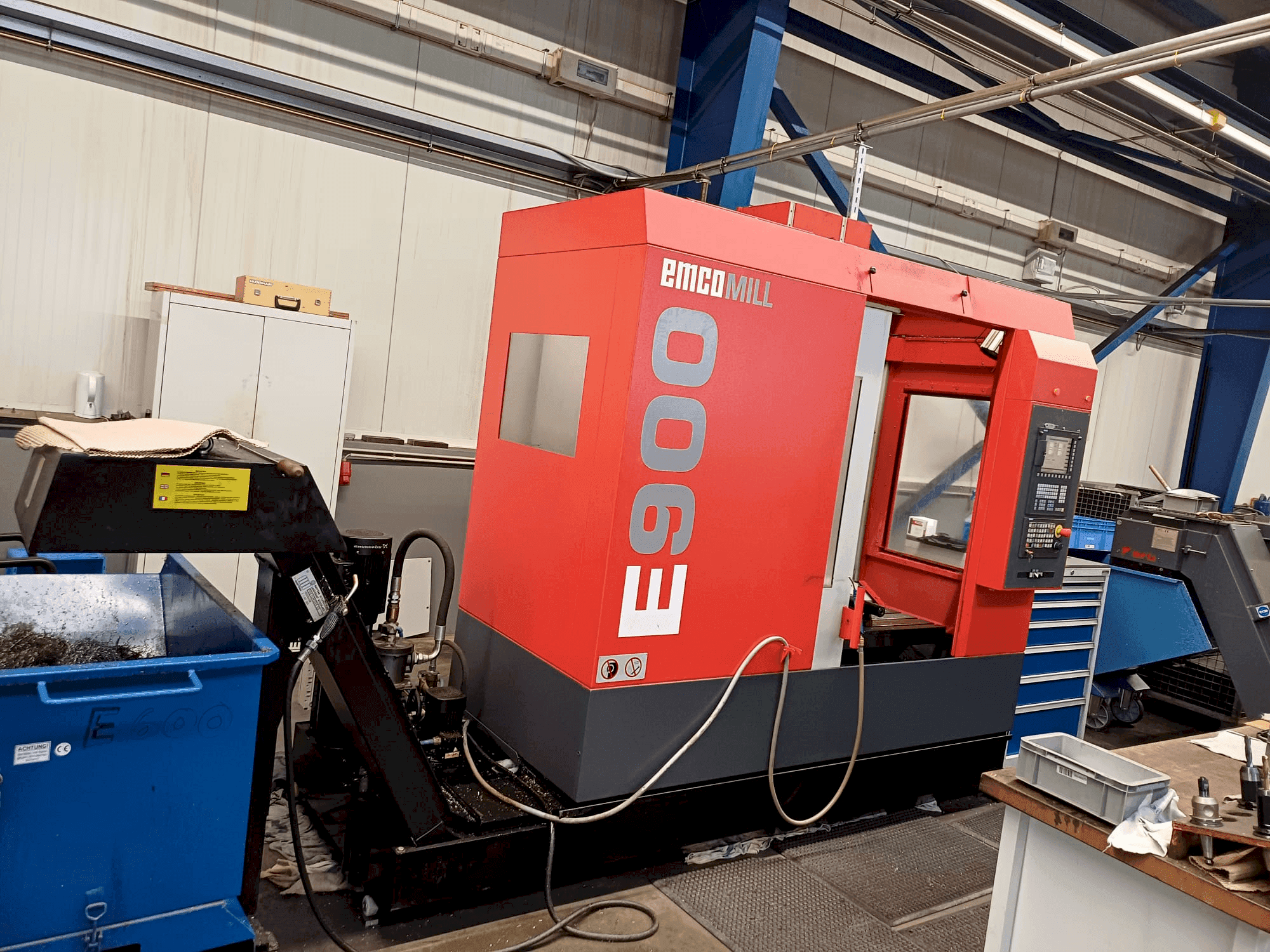 Vista frontale della macchina EMCO EmcoMill E900