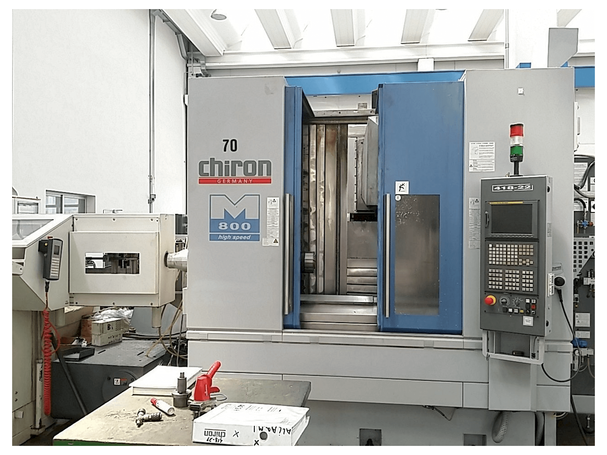 Vista frontale della macchina CHIRON Mill 800