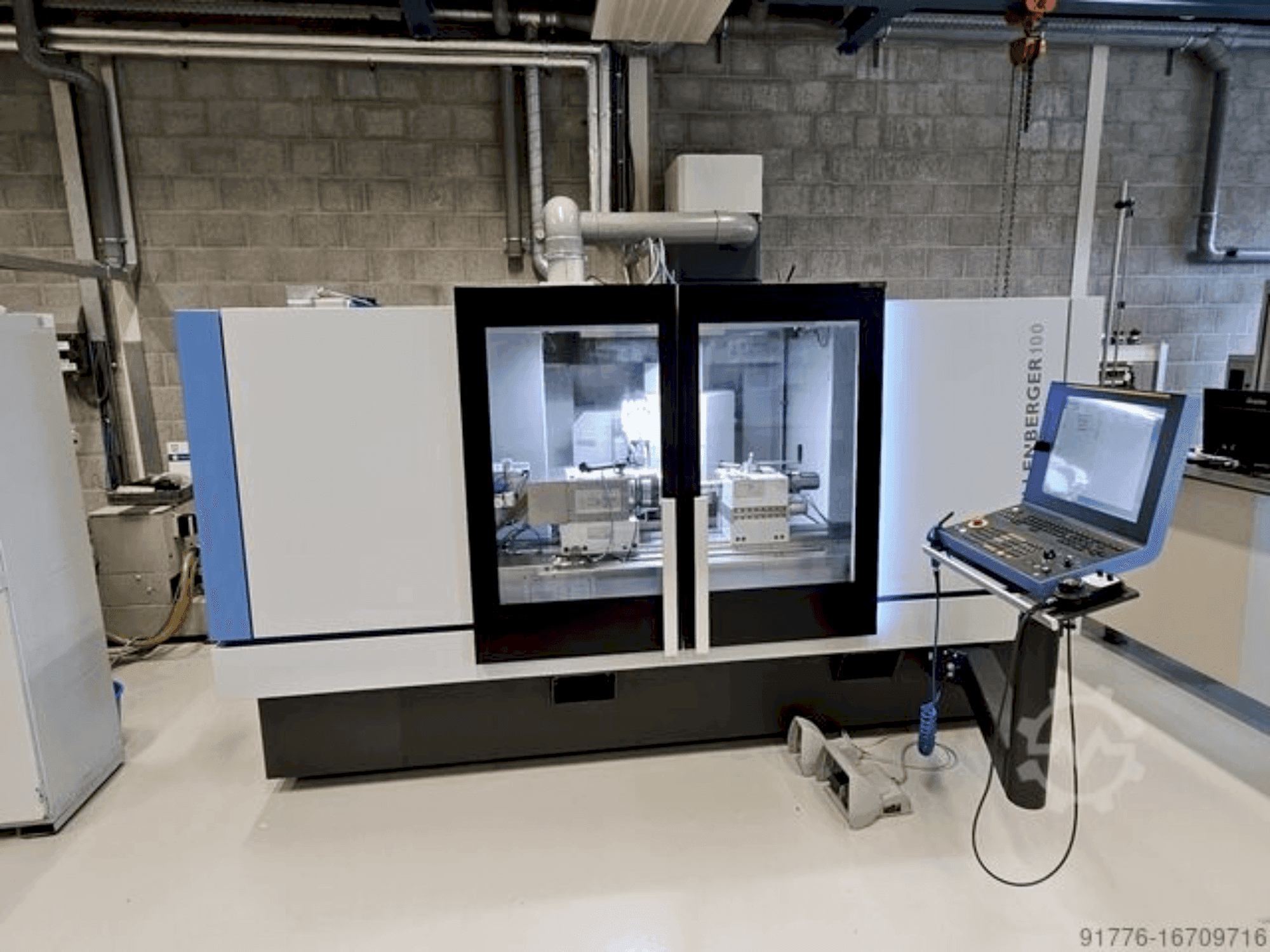 Vista frontale della macchina KELLENBERGER 100