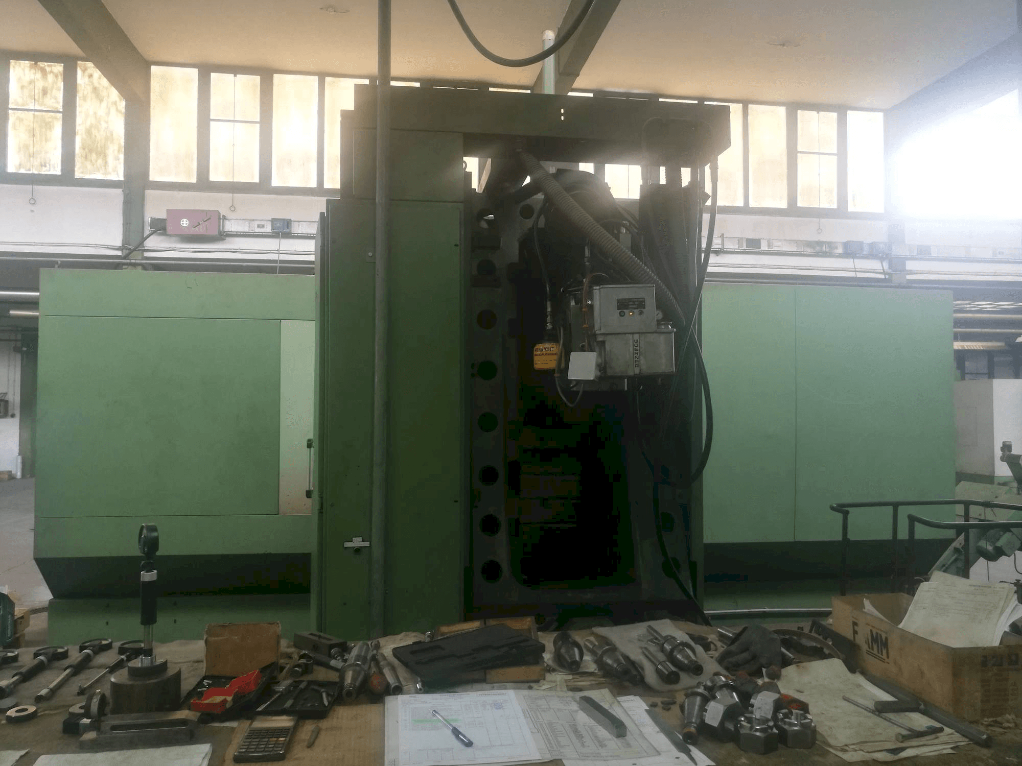 Vista frontale della macchina HELLER PFU3