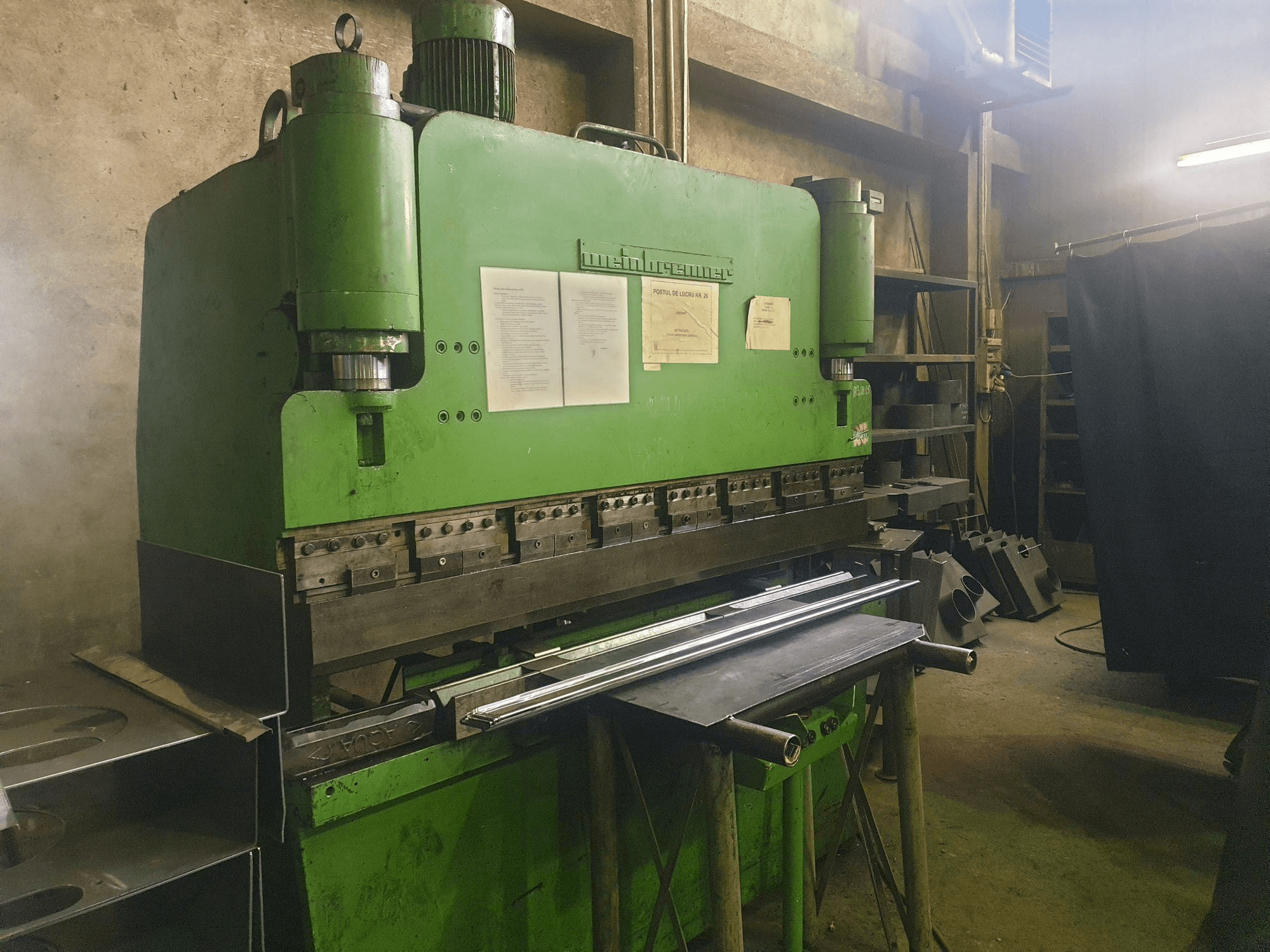 Vista frontale della macchina Weinbrenner AP 50/2000