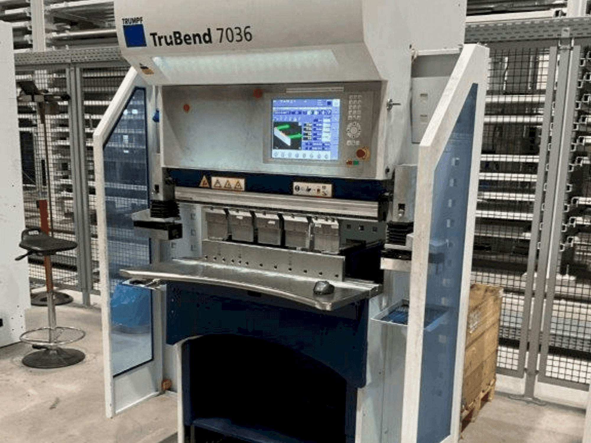 Vista frontale della macchina TRUMPF TruBend 7036