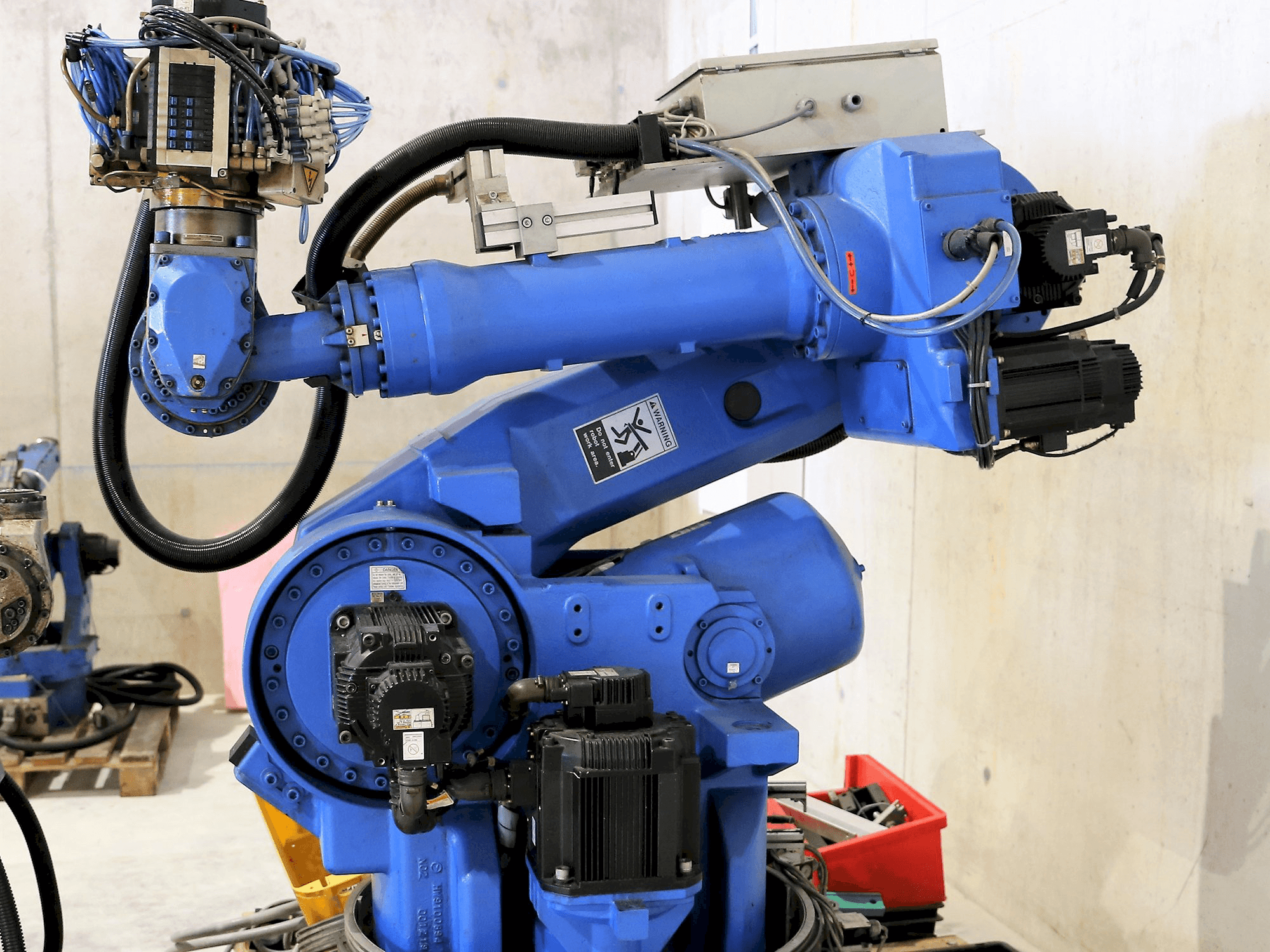 Vista frontale della macchina Yaskawa Motoman UP130
