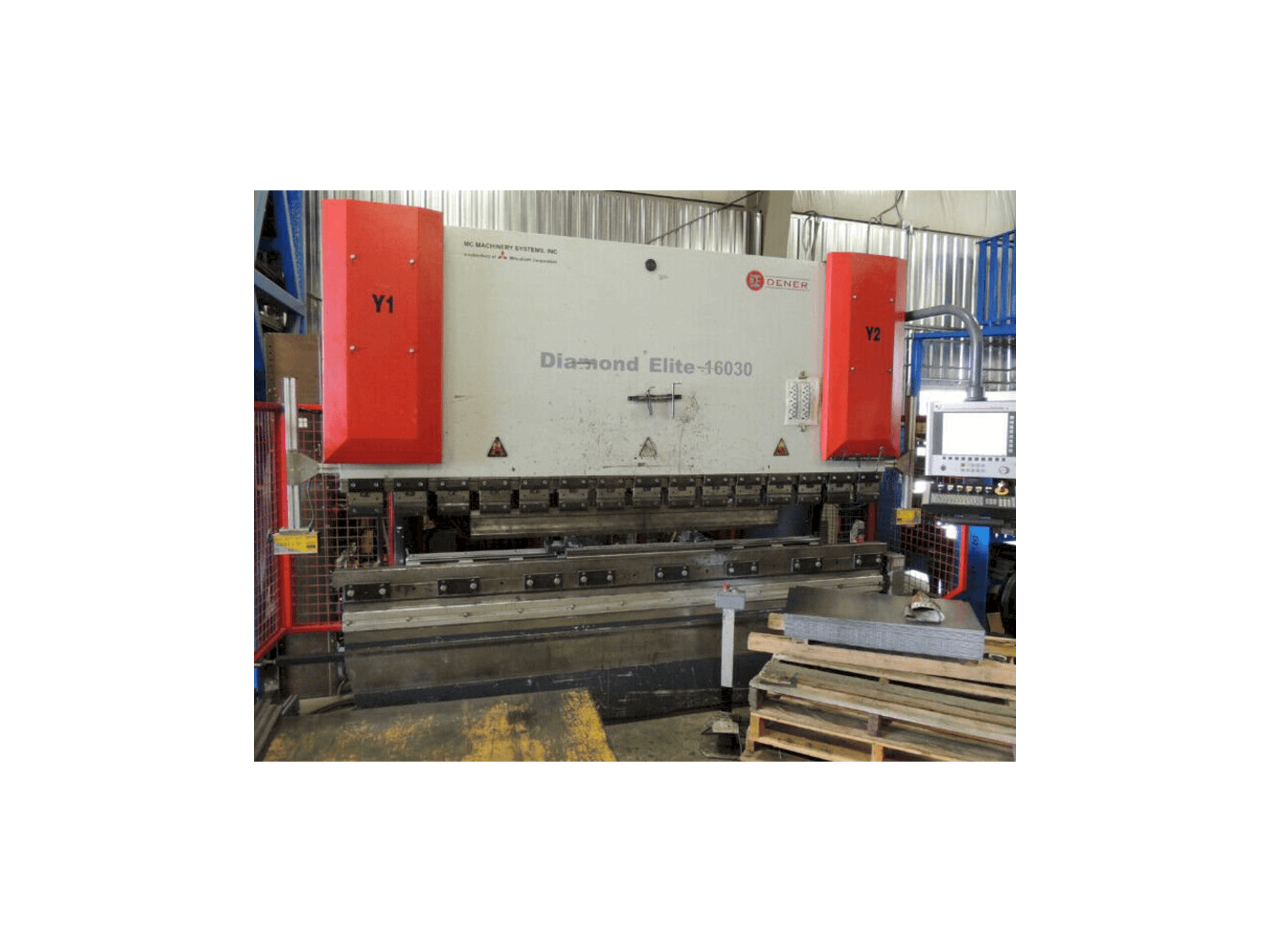 Vista frontale della macchina Mitsubishi Dener Diamond Elite 16030