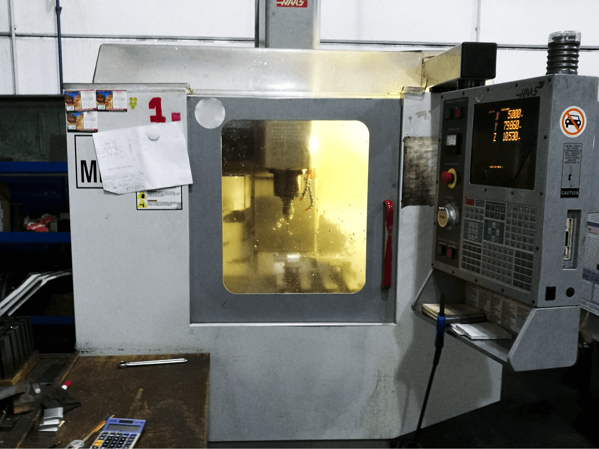 Vista frontale della macchina HAAS Mini-Mill HE