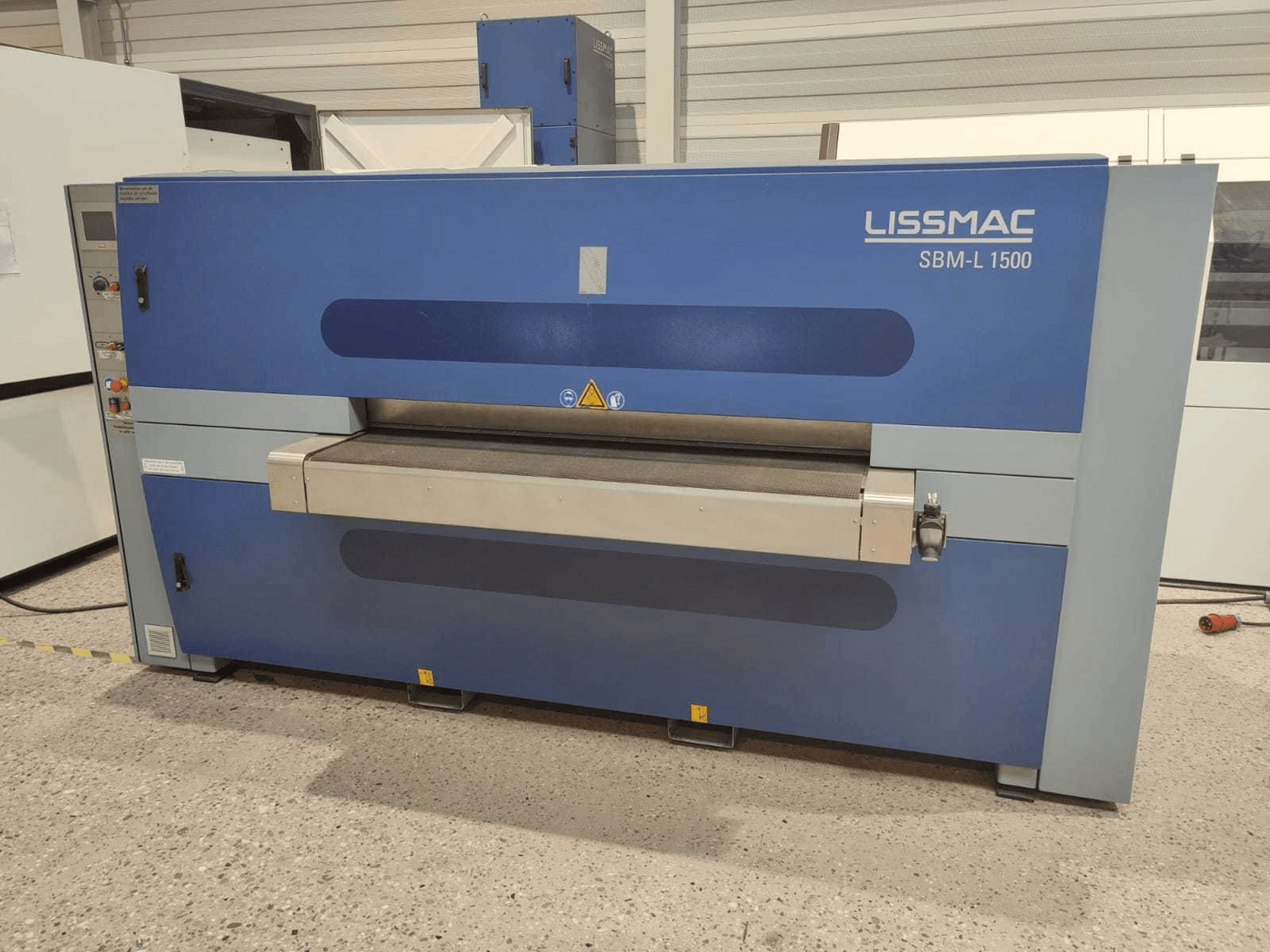 Vista frontale della macchina LISSMAC SBM-L 1500 G1S2