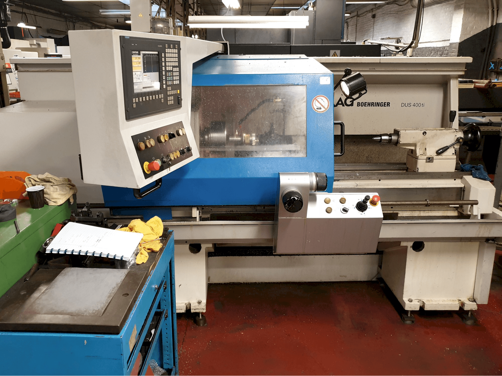 Vista frontale della macchina BOEHRINGER DUS 400 ti