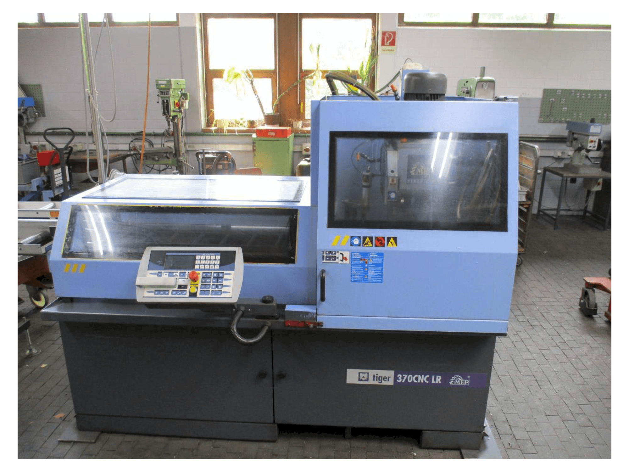 Vista frontale della macchina MEP TIGER 370 CNC - LR