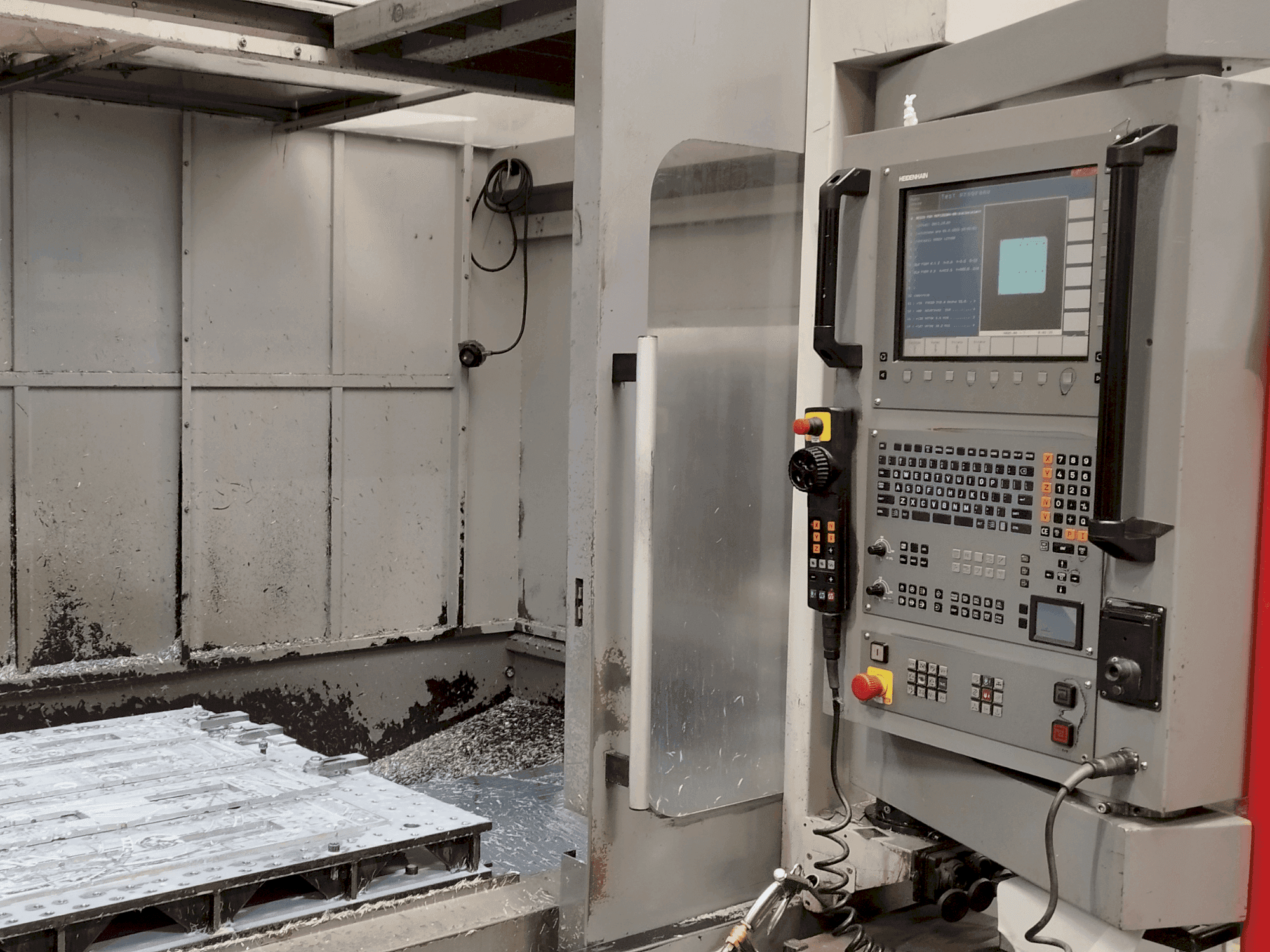 Vista frontale della macchina Leadwell V80I