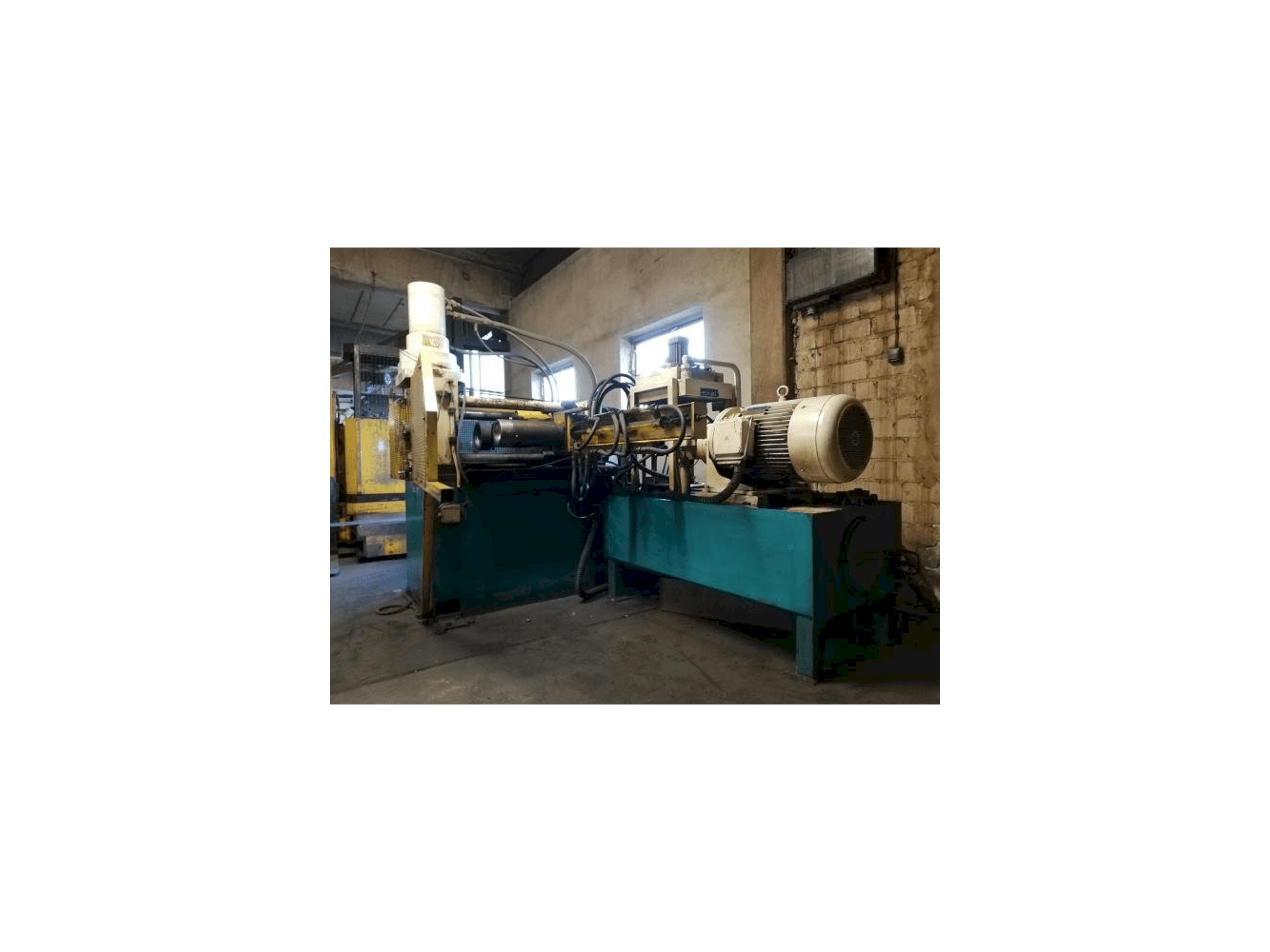 Vista frontale della macchina EKALE REP-40-200-3