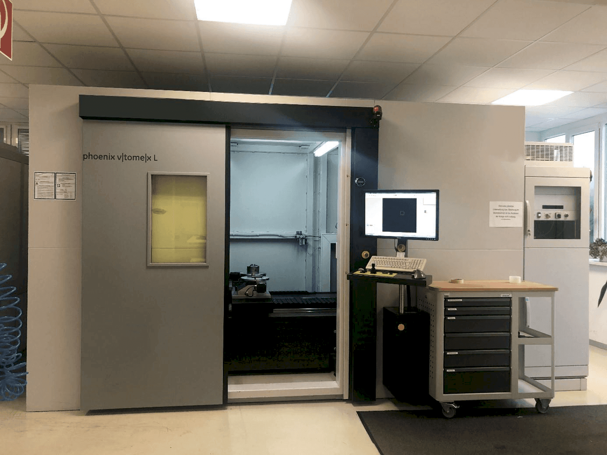 Vista frontale della macchina Phoenix V|tome|x L 240