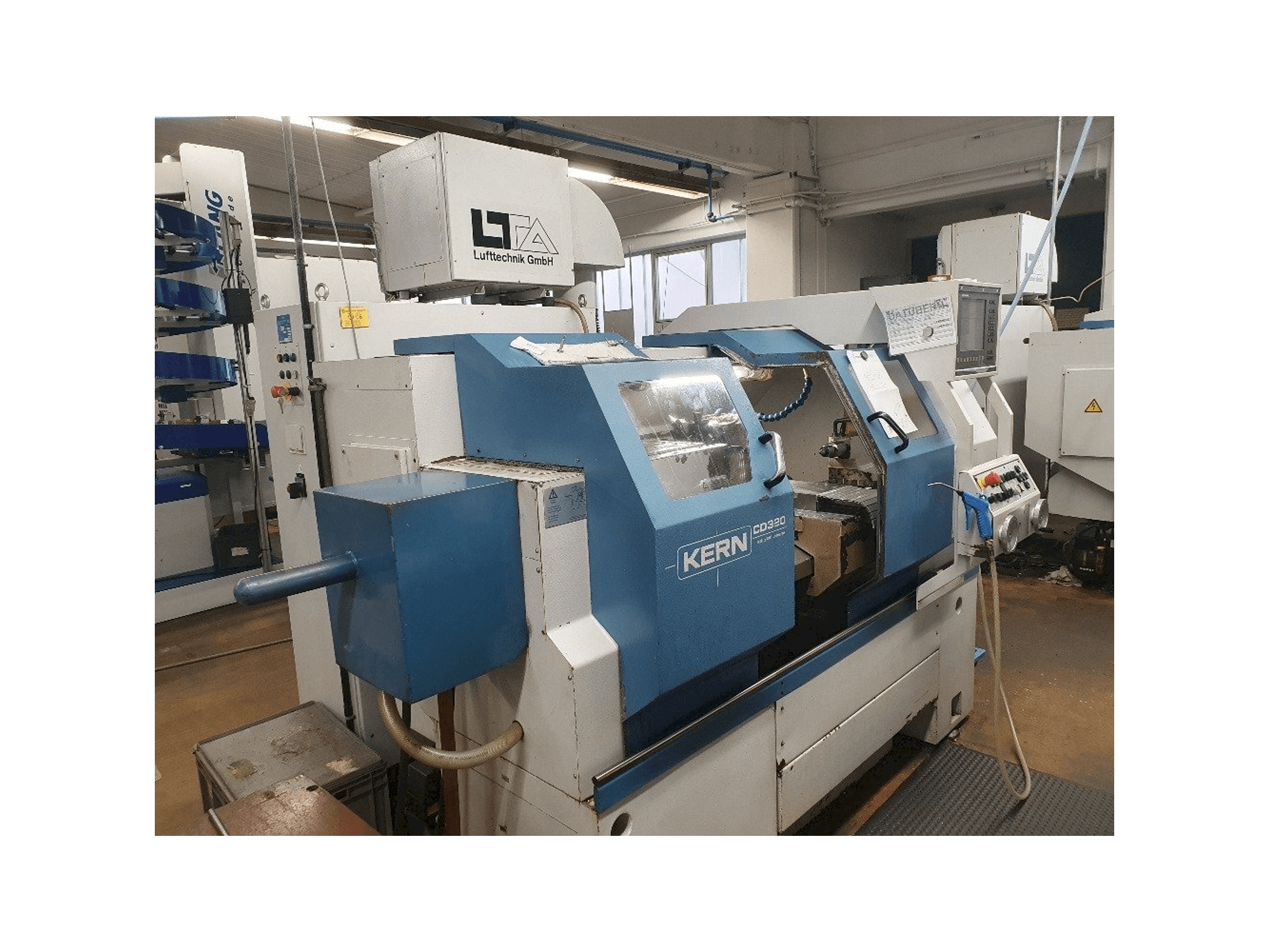 Vista laterale sinistra della macchina DTM CD 320