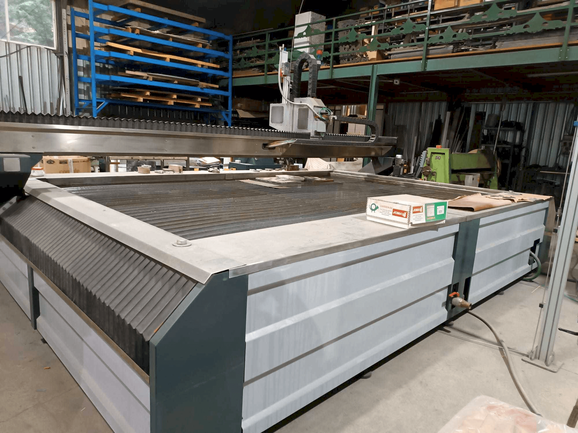 Vista frontale della macchina SOITAAB Waterjet IP-20