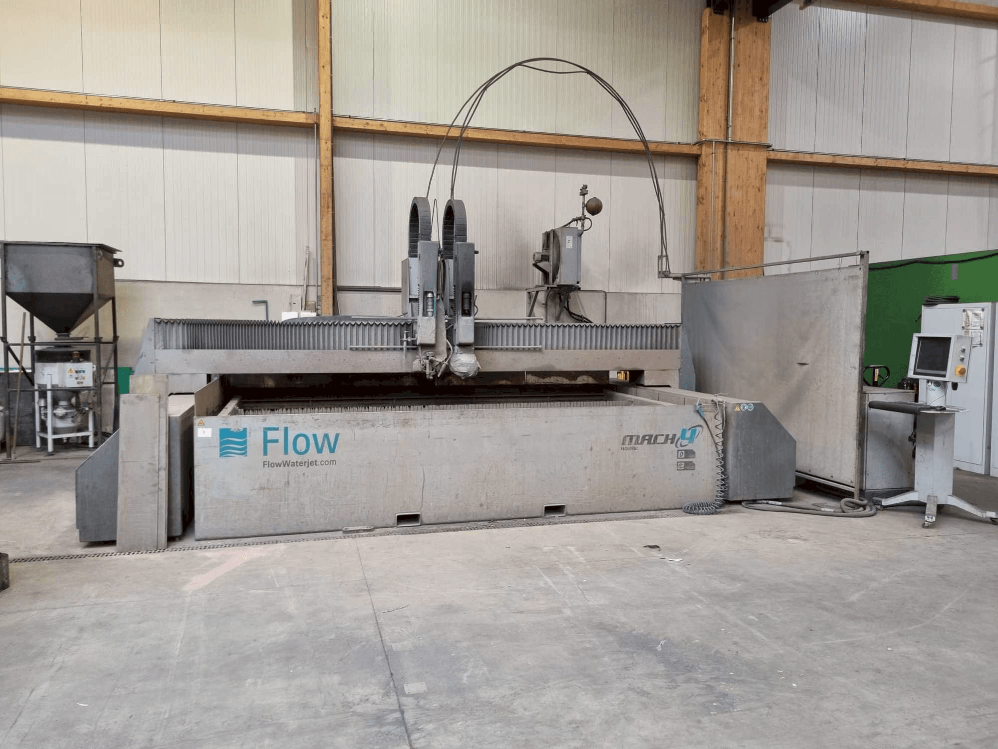 Vista frontale della macchina Flow WMC 2 4020 Mach 4