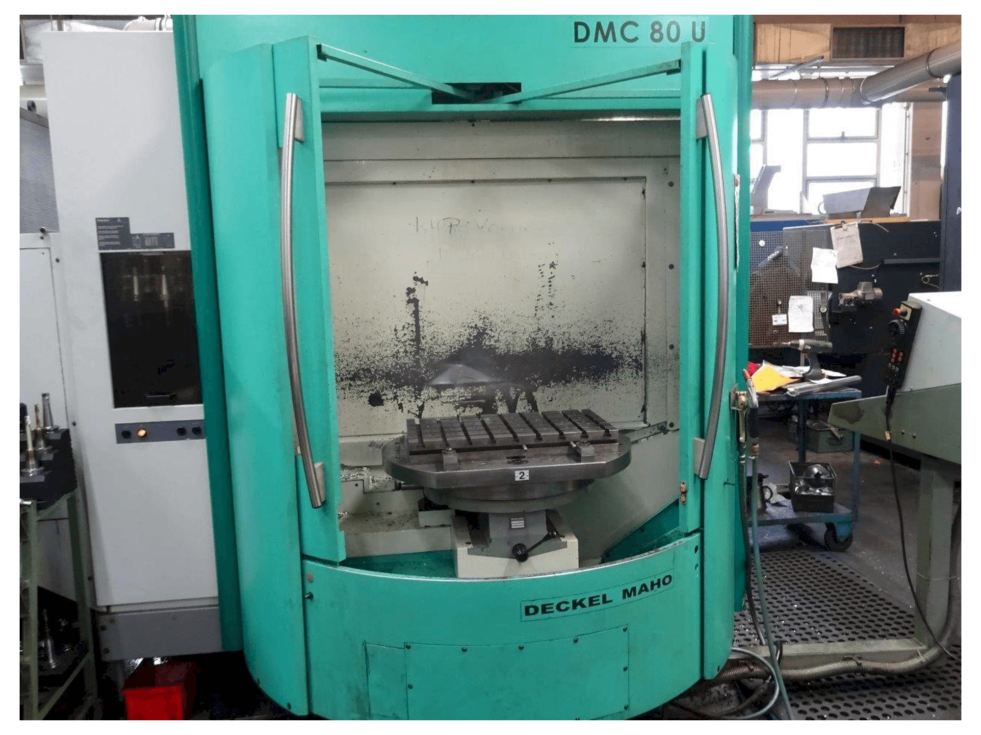 Vista frontale della macchina DECKEL Maho DMC 80 U