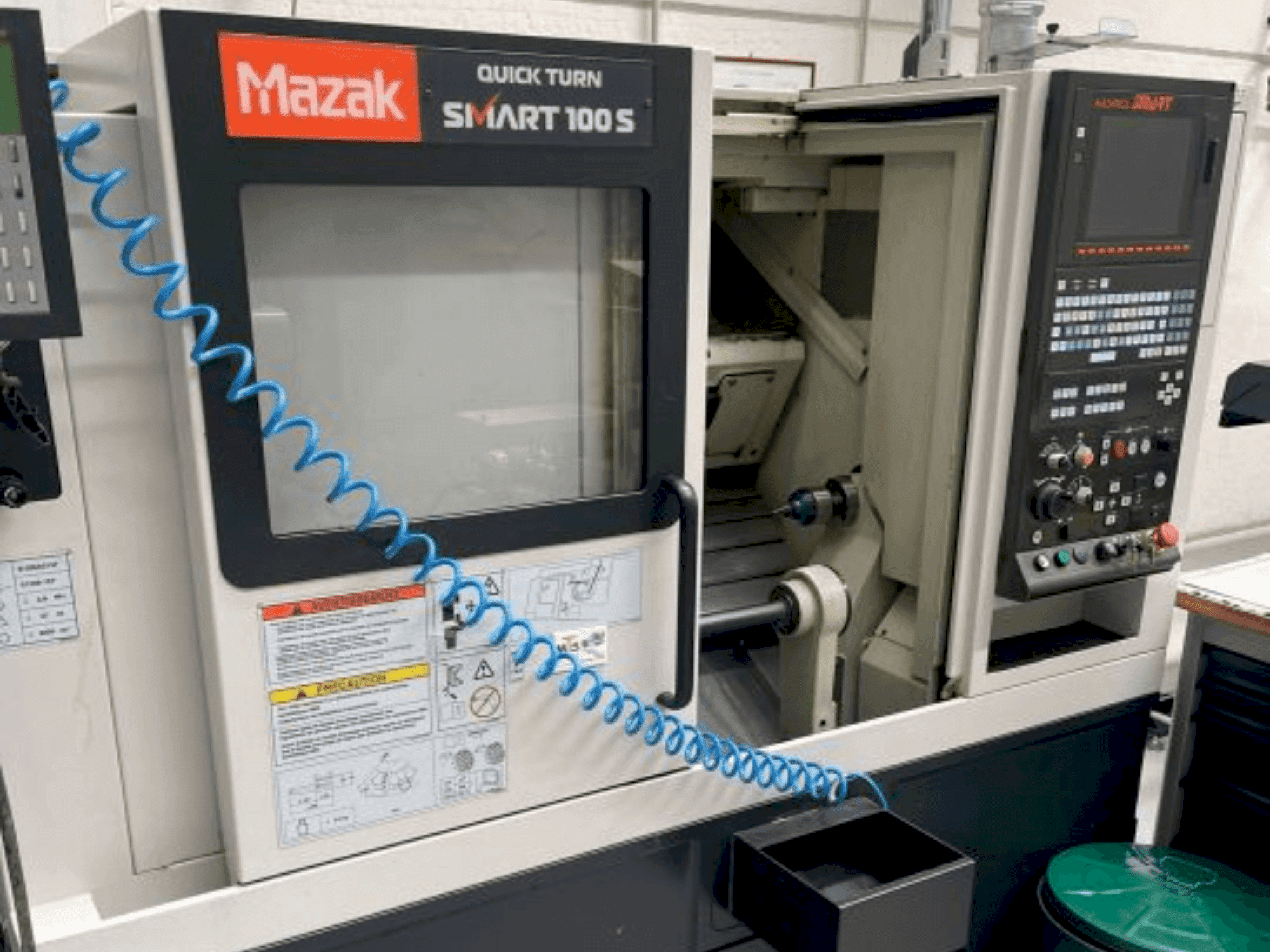 Vista frontale della macchina Mazak QT SMART-100