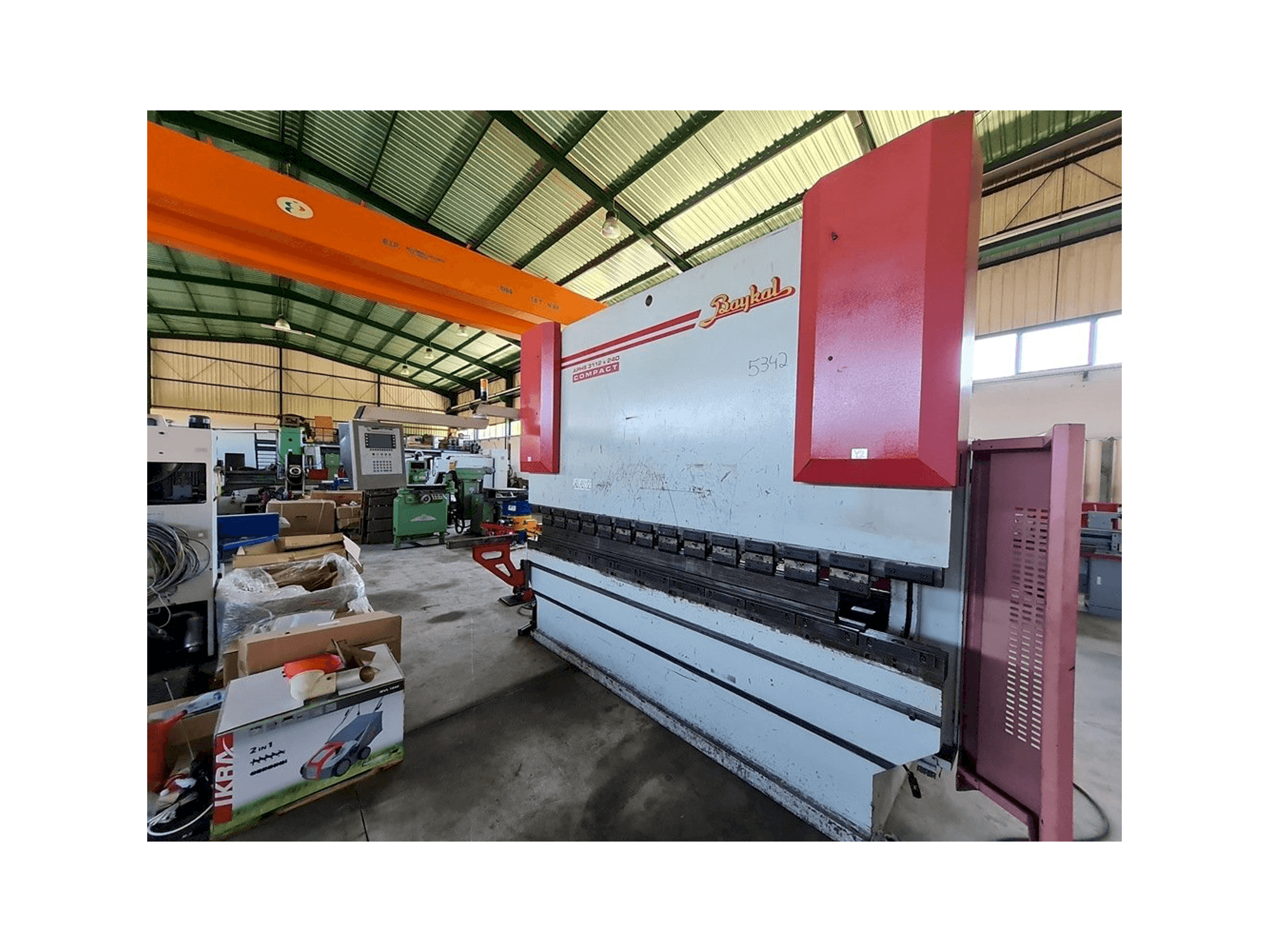 Vista frontale della macchina Baykal APHS 3112 x 240