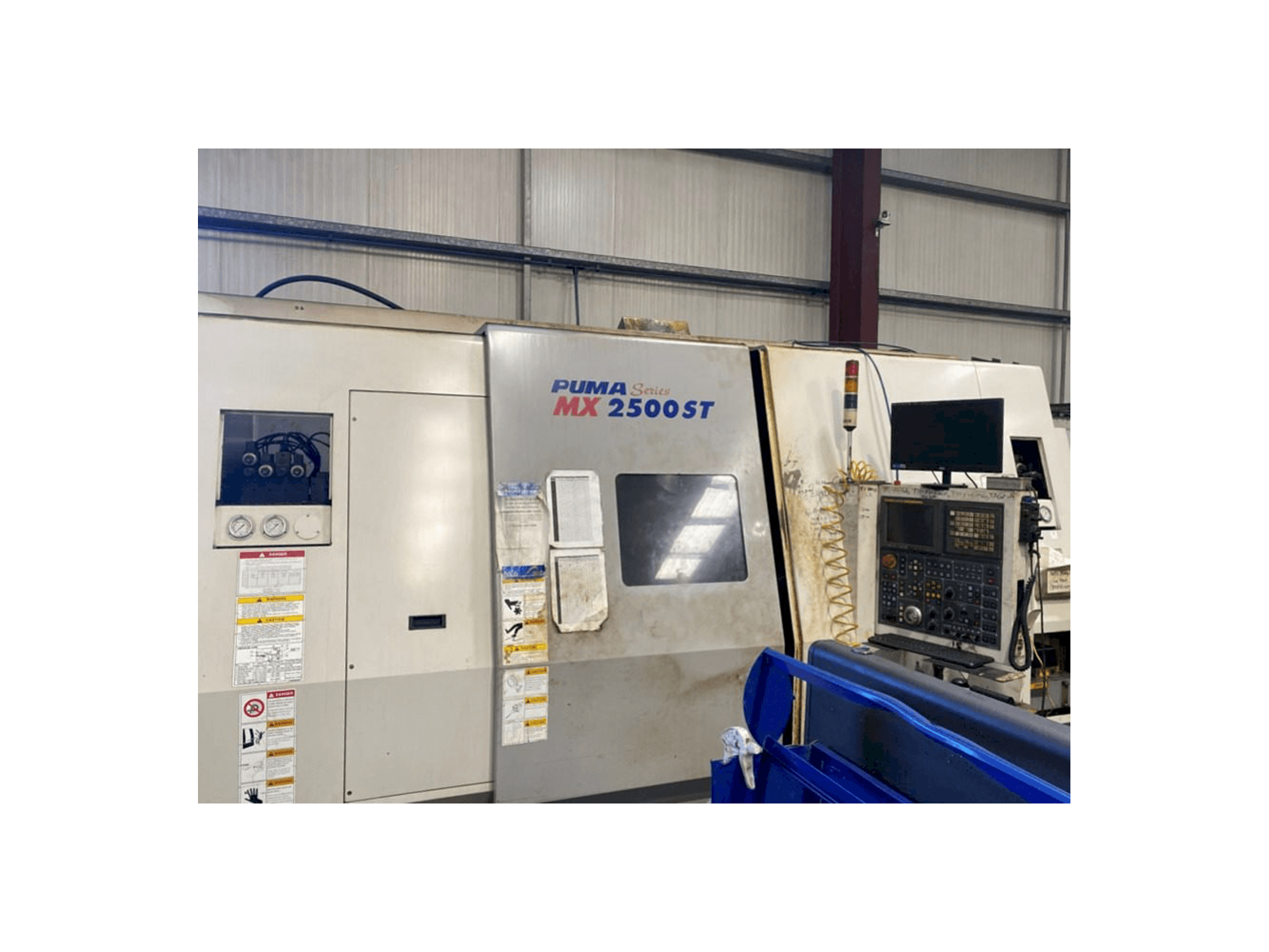 Vista frontale della macchina DAEWOO PUMA MX2500ST