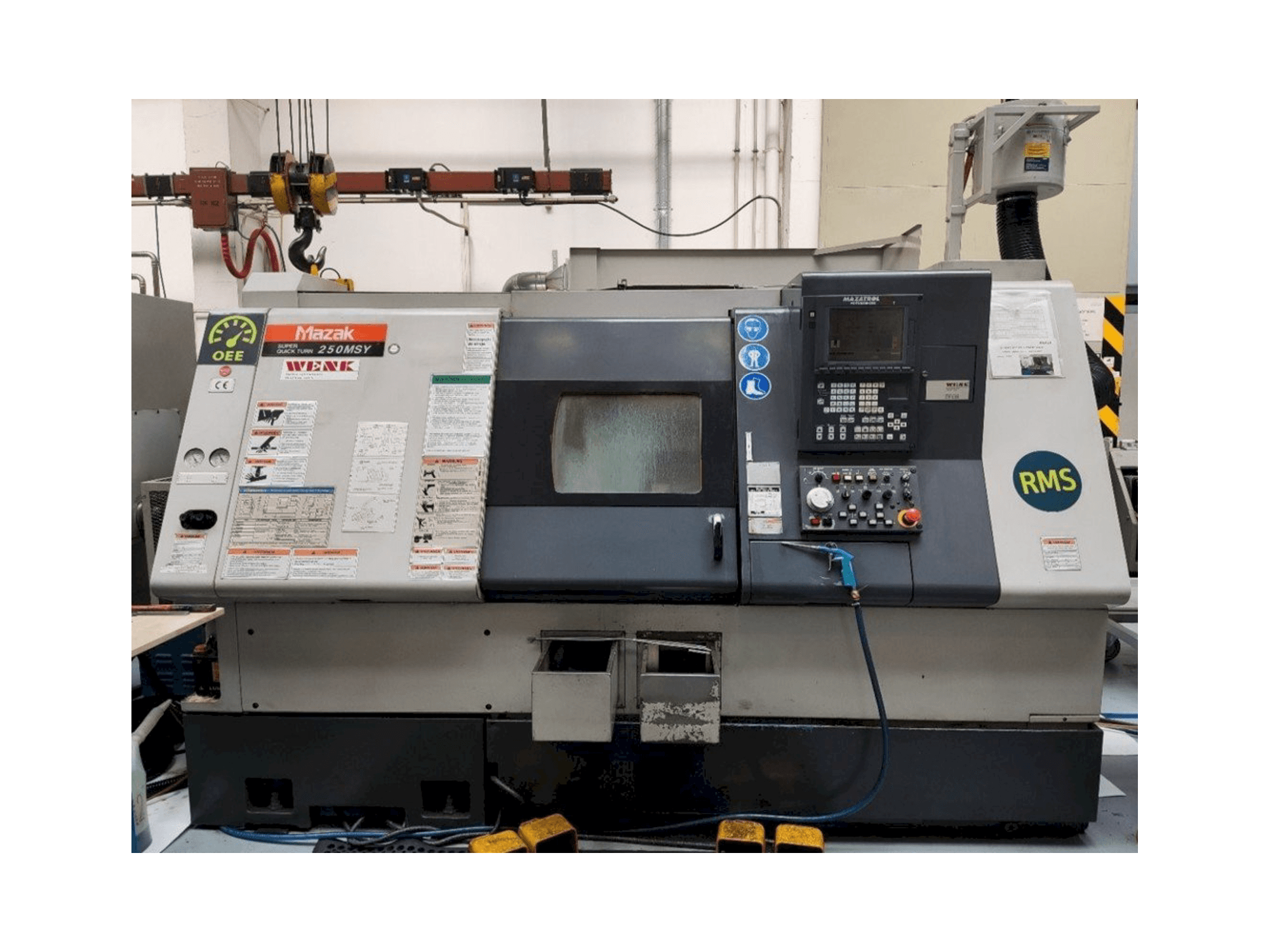 Vista frontale della macchina Mazak SQT-250 MSY