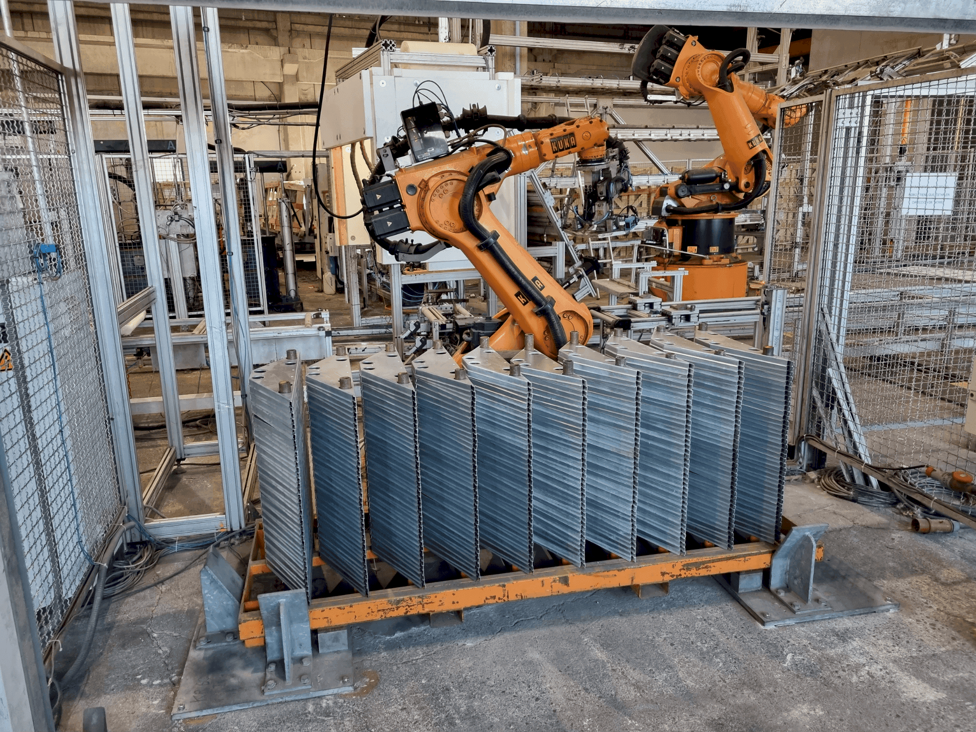 Vista frontale della macchina KUKA KR 360 L280-2