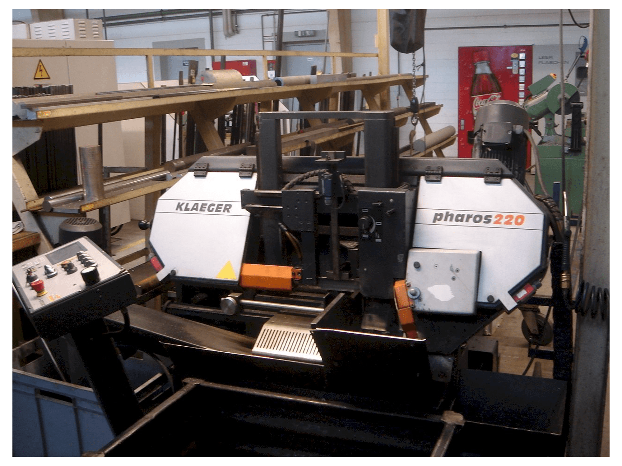Vista frontale della macchina Klaeger Pharos 220