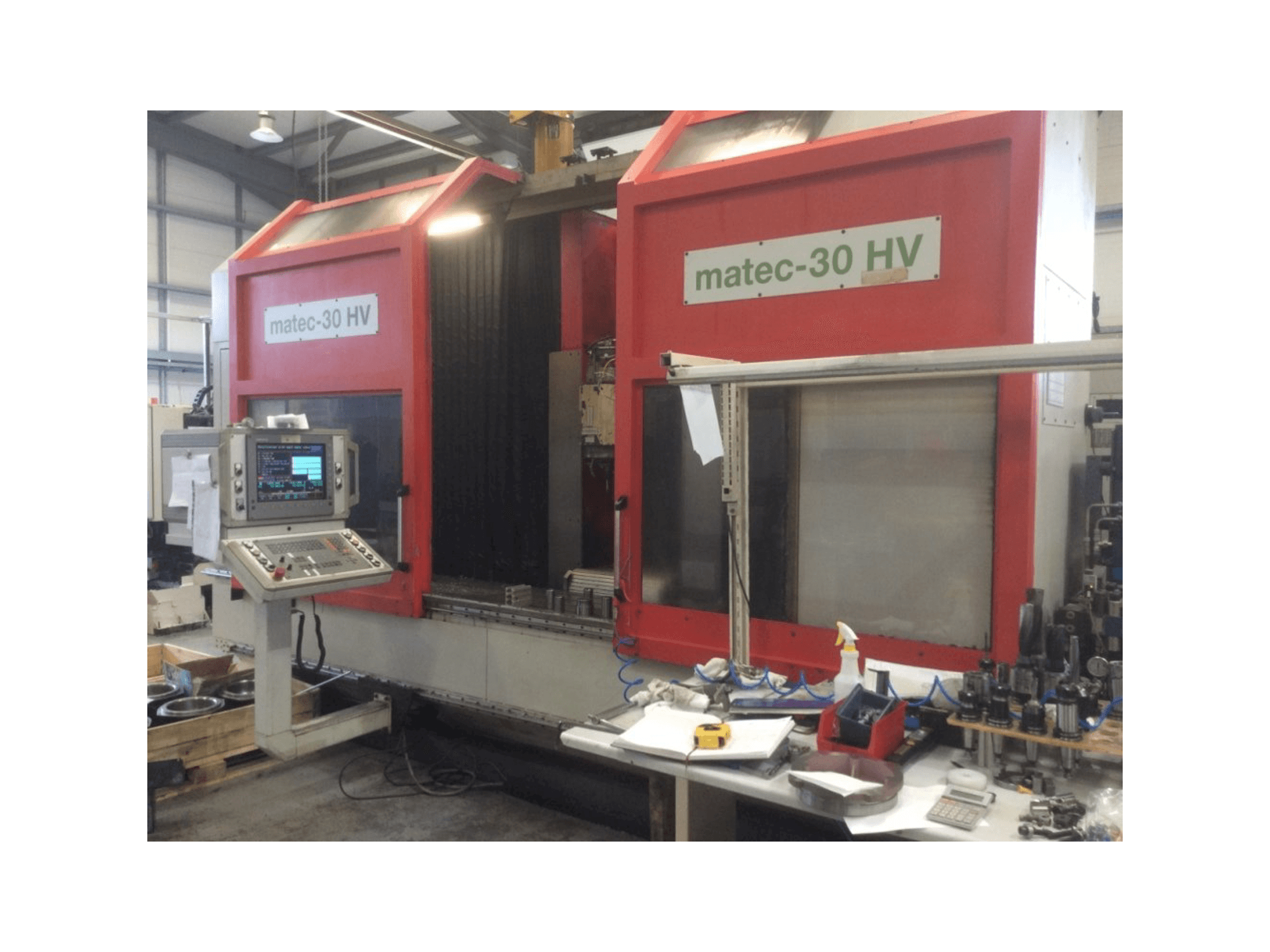 Vista frontale della macchina Matec 30 HV