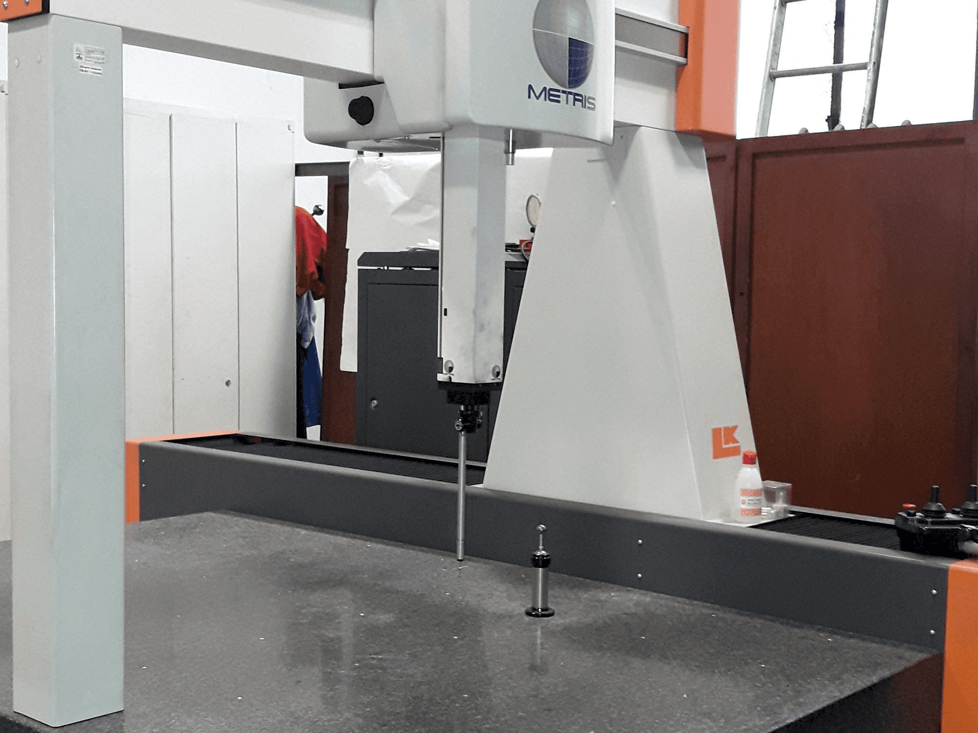 Vista frontale della macchina Metris MMC LKV Evolution