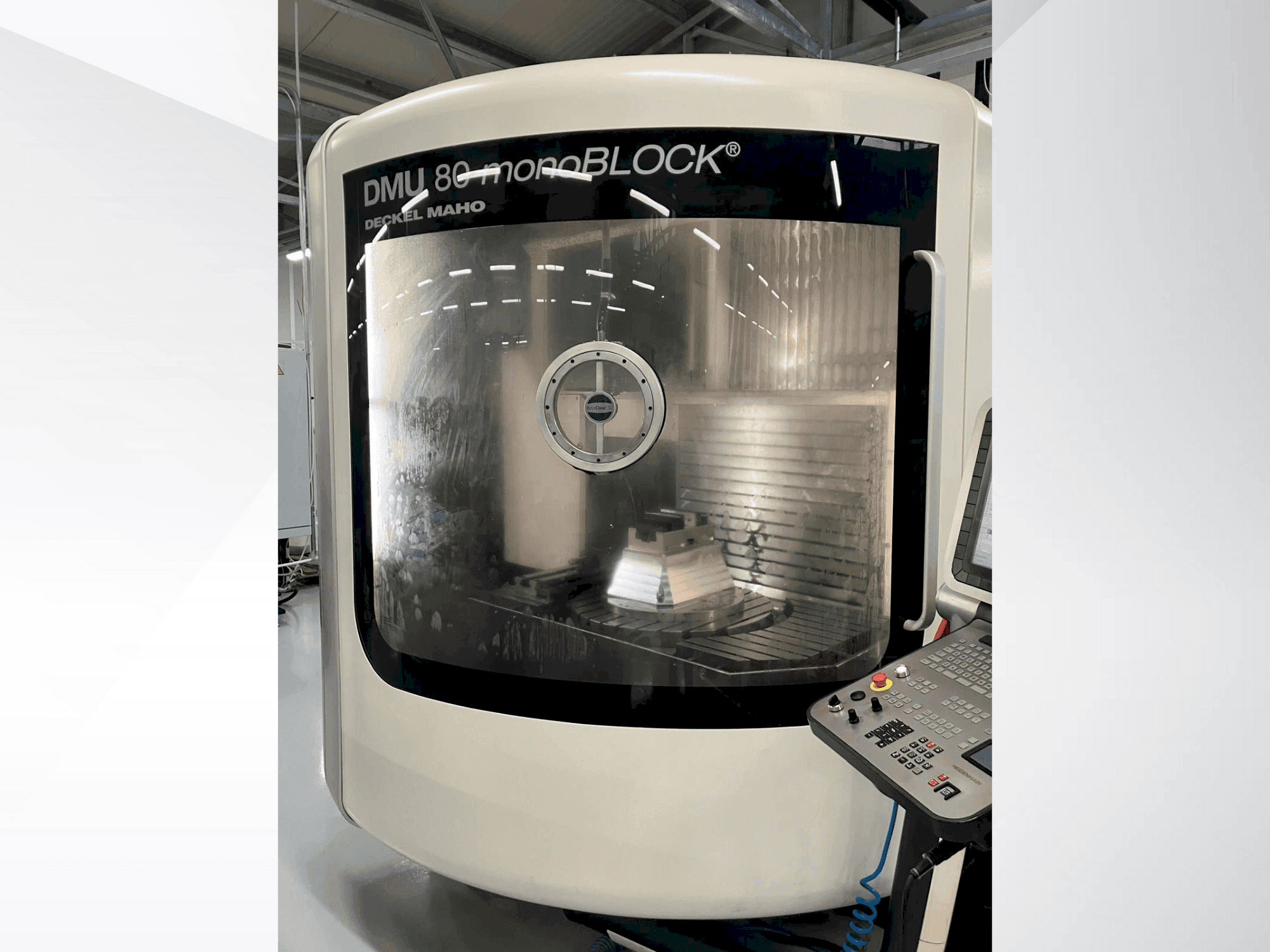 Vista frontale della macchina DMG MORI DMU 80 Monoblock