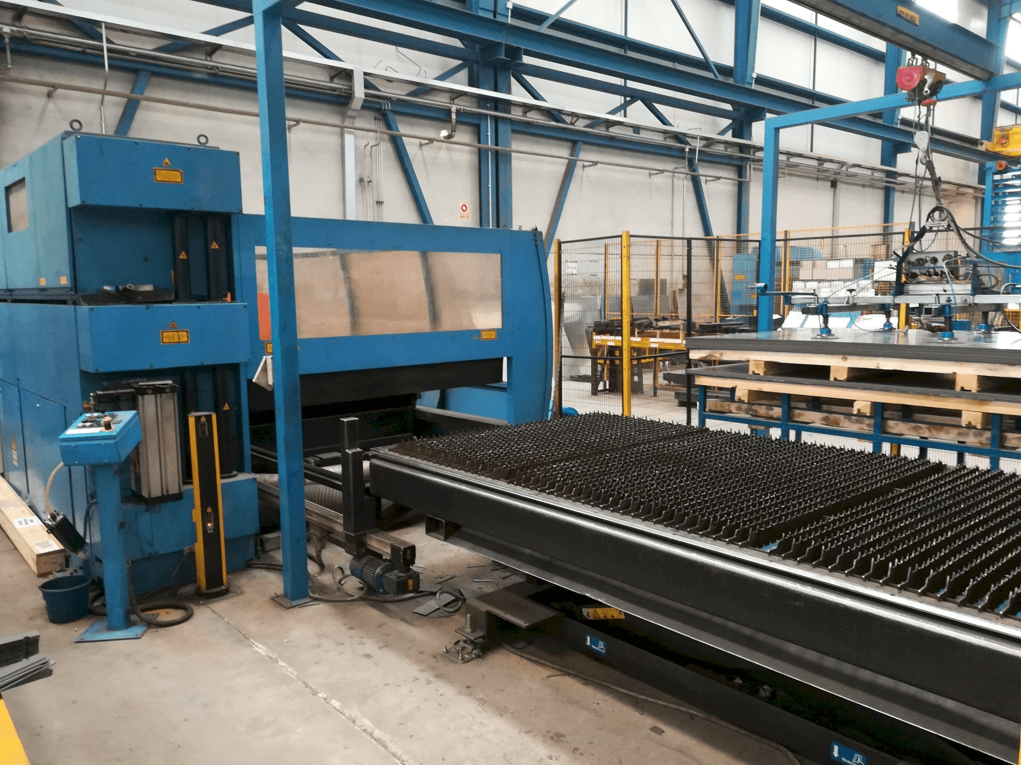 Vista frontale della macchina Prima Industrie Platino 1530