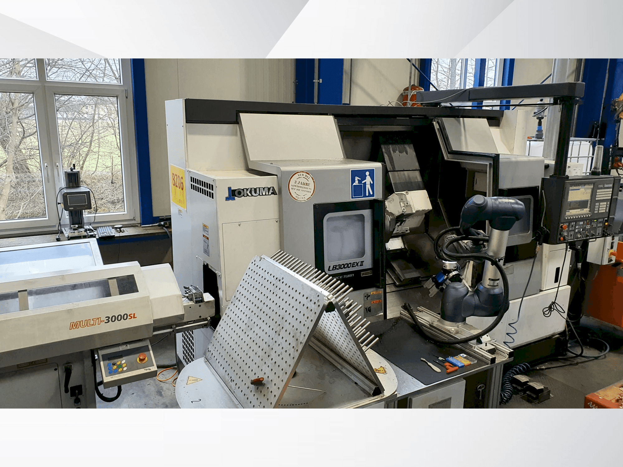 Vista frontale della macchina Okuma LB3000 EX II