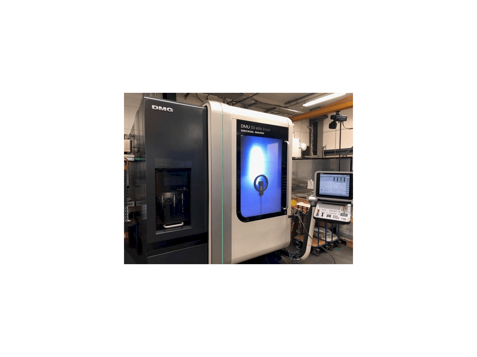 Vista frontale della macchina DECKEL MAHO DMU 50 eVo Linear