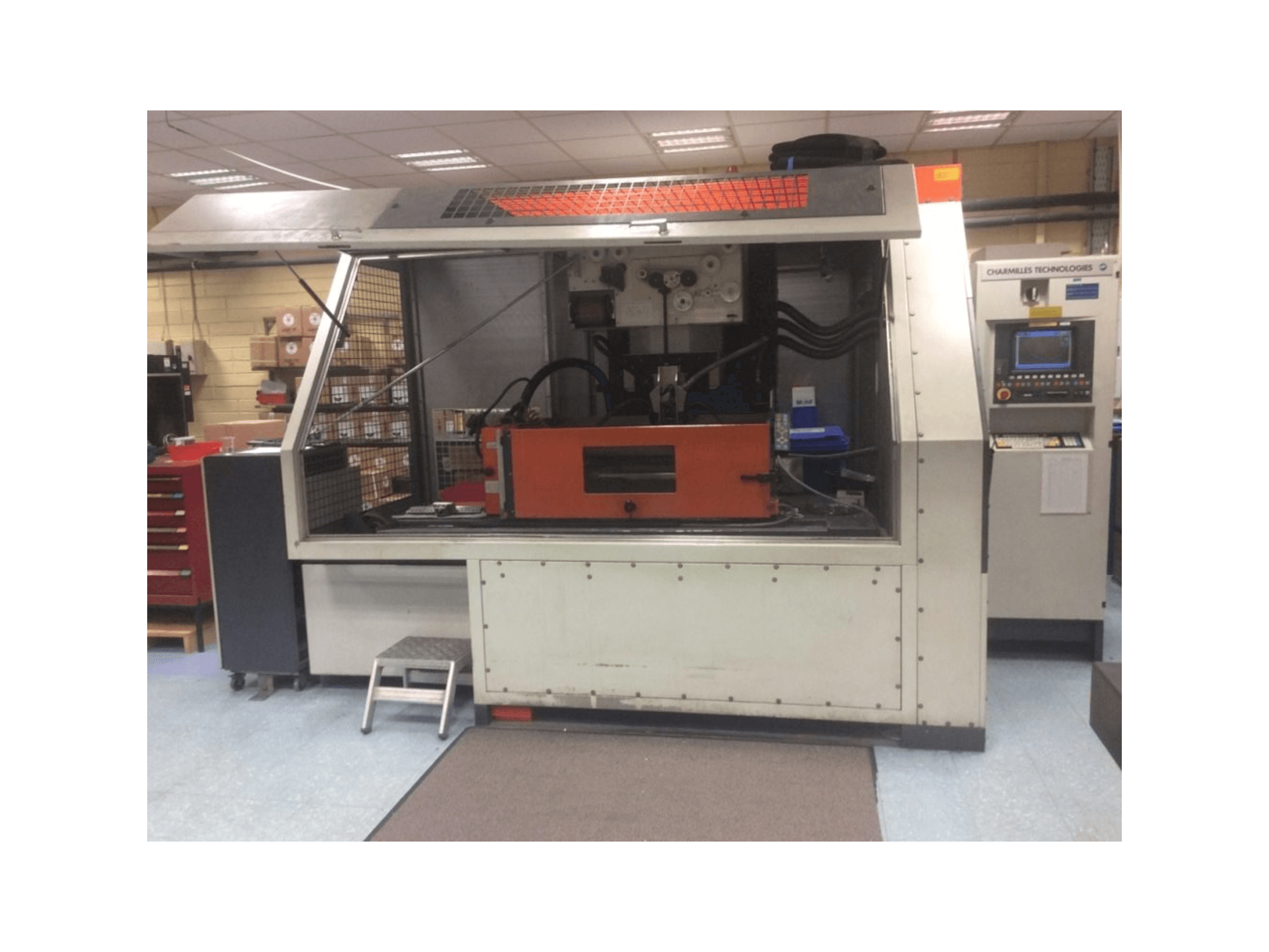 Vista frontale della macchina CHARMILLES Robofil 4020 SI