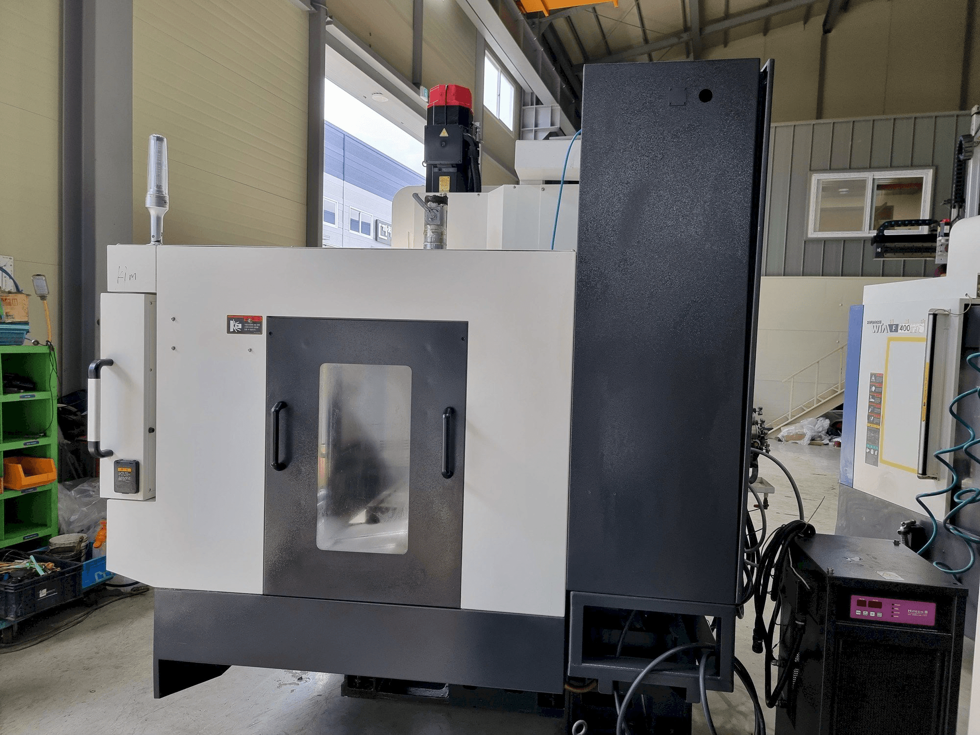 Vista frontale della macchina Hyundai Wia F400