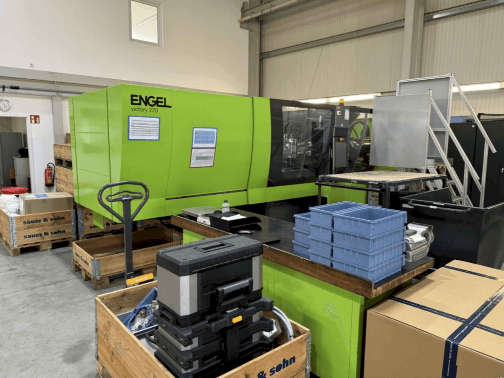 Vista frontale della macchina Engel Victory 750 / 220 spex