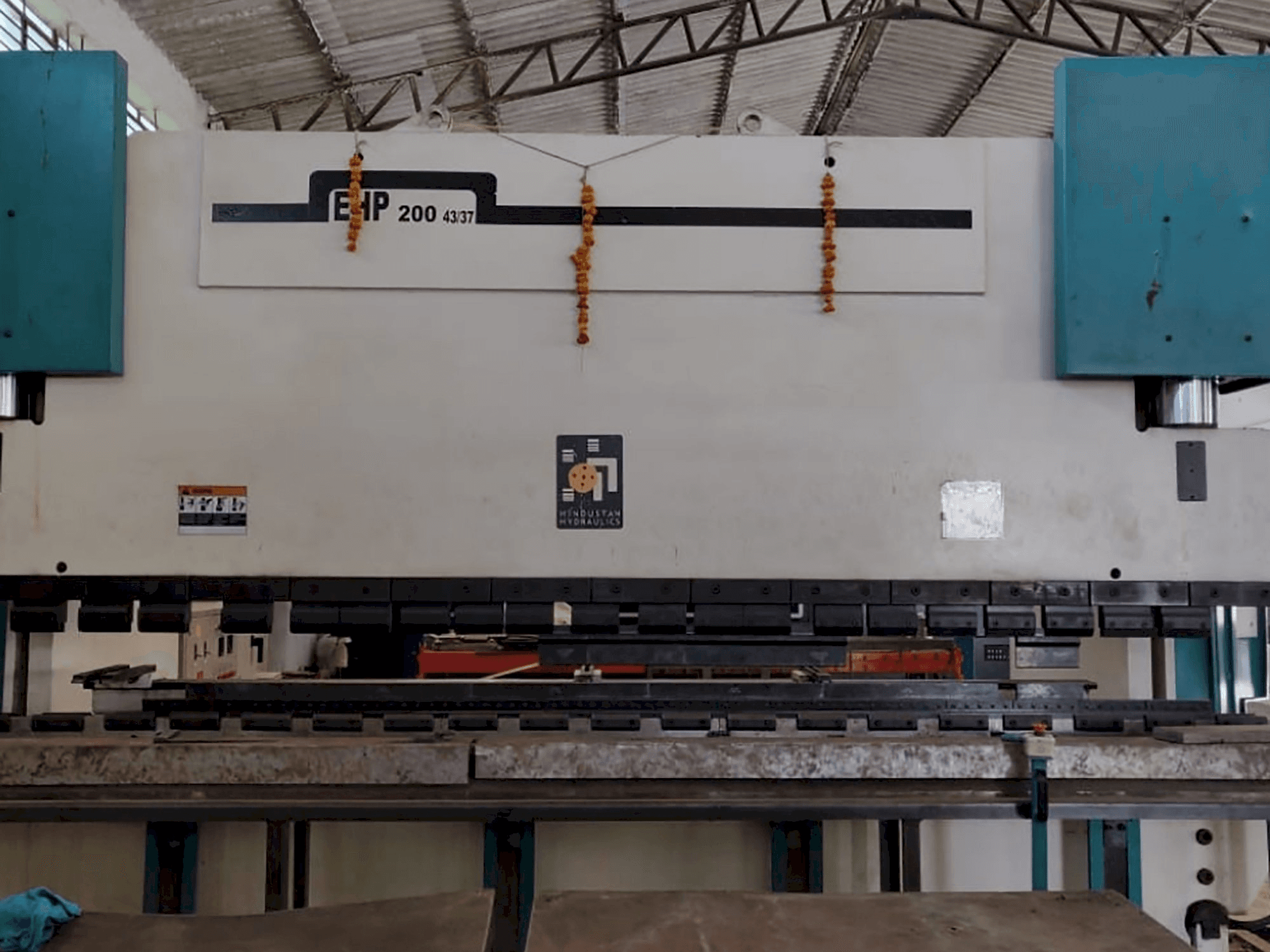 Vista frontale della macchina Hindustan Hydraulics EHP 200