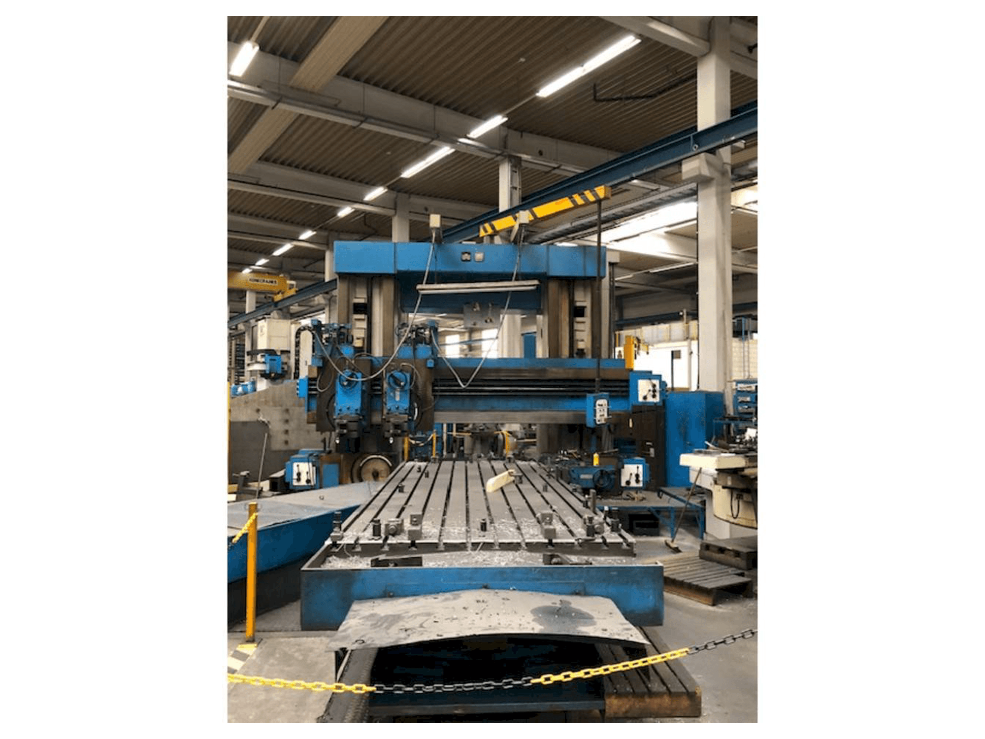 Vista frontale della macchina SHV FELD12 Q251