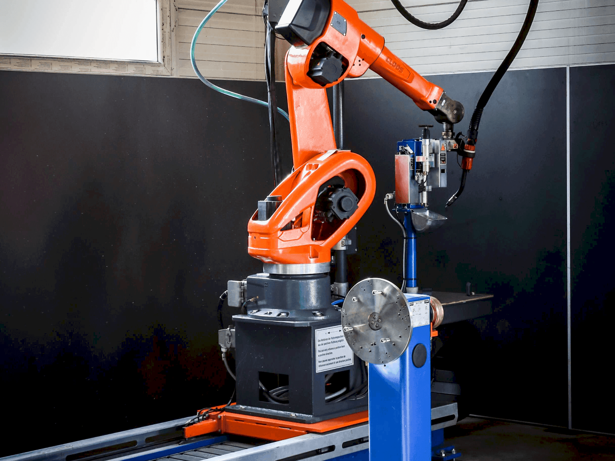 Vista frontale della macchina CLOOS QRC 350 QIROX