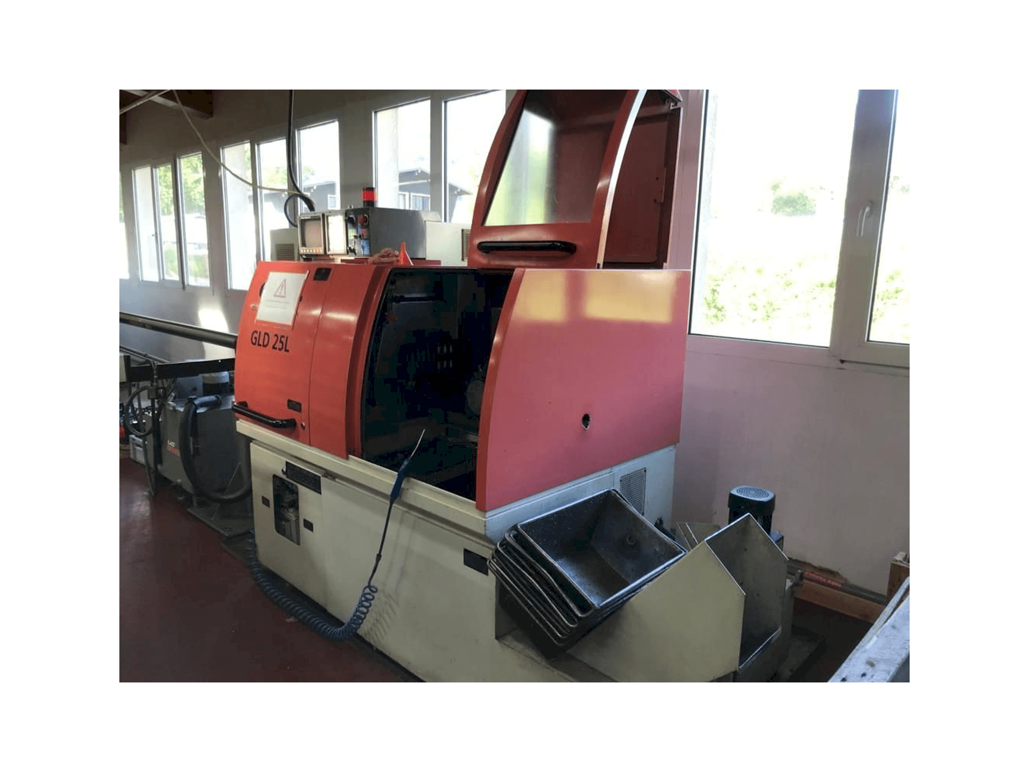 Vista frontale della macchina Gildemeister GLD 25L