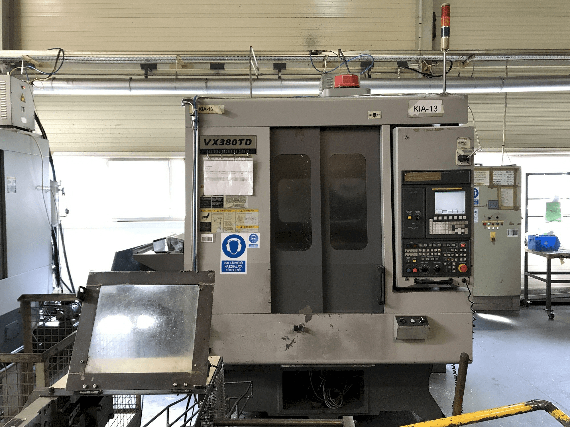 Vista frontale della macchina Hyundai Kia VX380TD