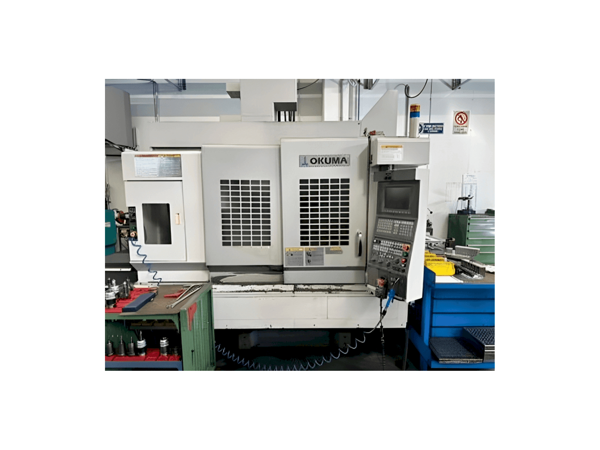 Vista frontale della macchina Okuma MB 56-VA