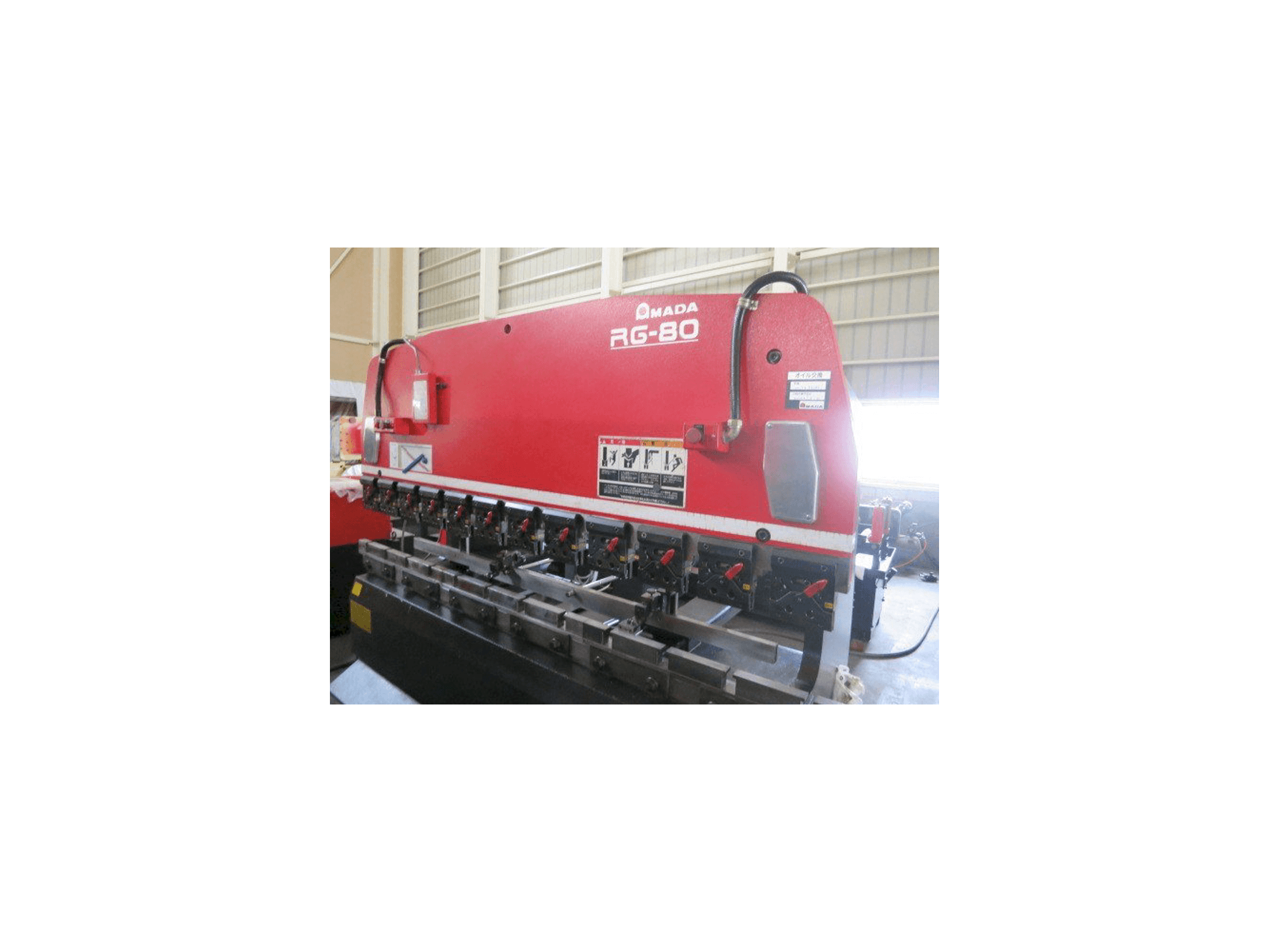 Vista frontale della macchina AMADA RG-80 ABG