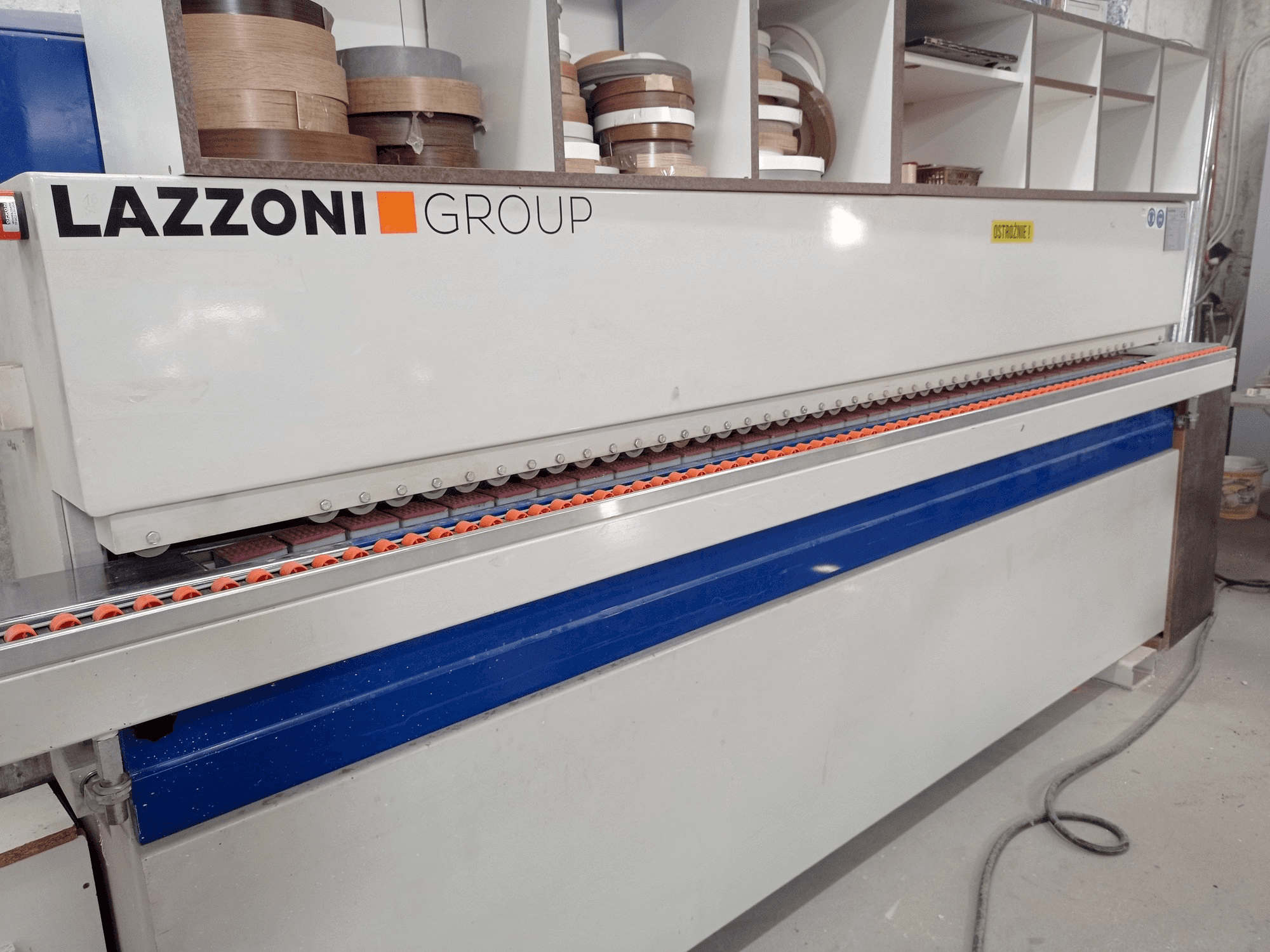 Vista frontale della macchina LAZZONI K400