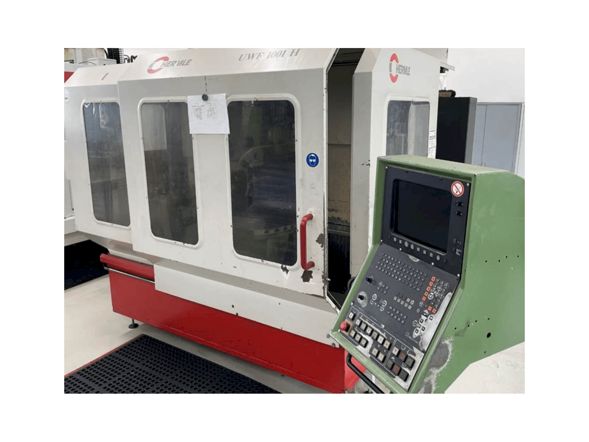 Vista frontale della macchina HERMLE UWF1001