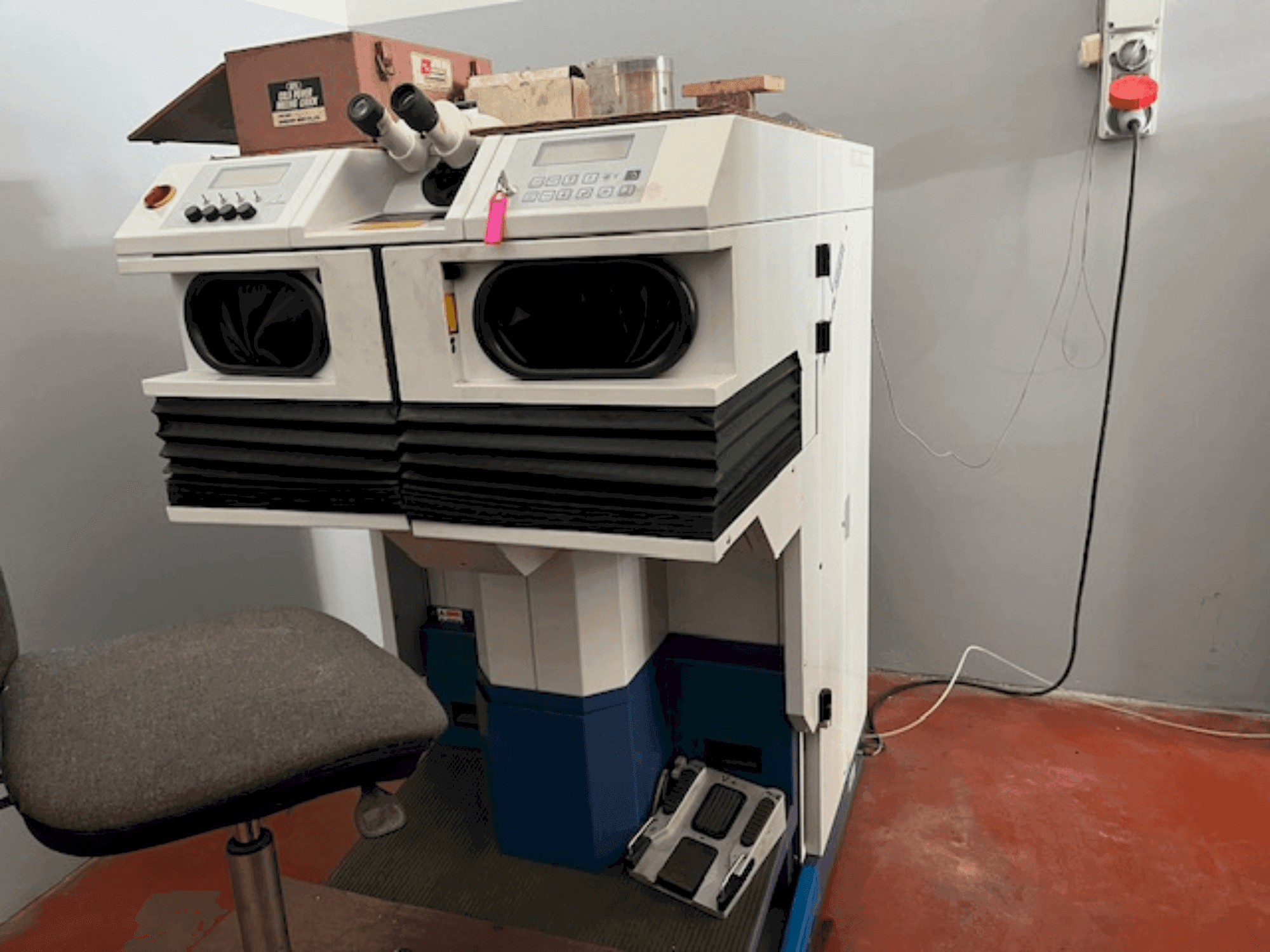 Vista frontale della macchina ALPHA LASER ALW 150