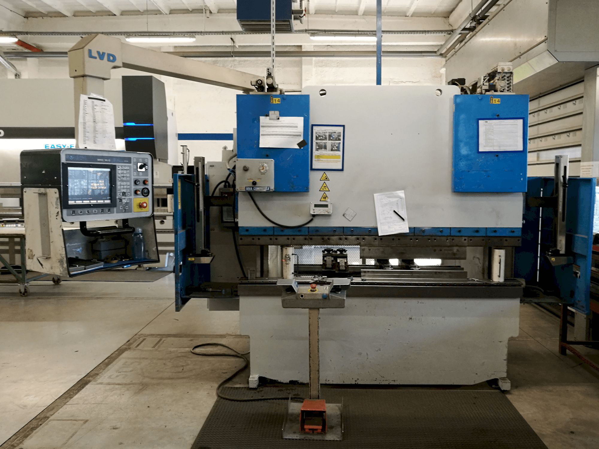 Vista frontale della macchina LVD PPEB 50/20 MNC 95