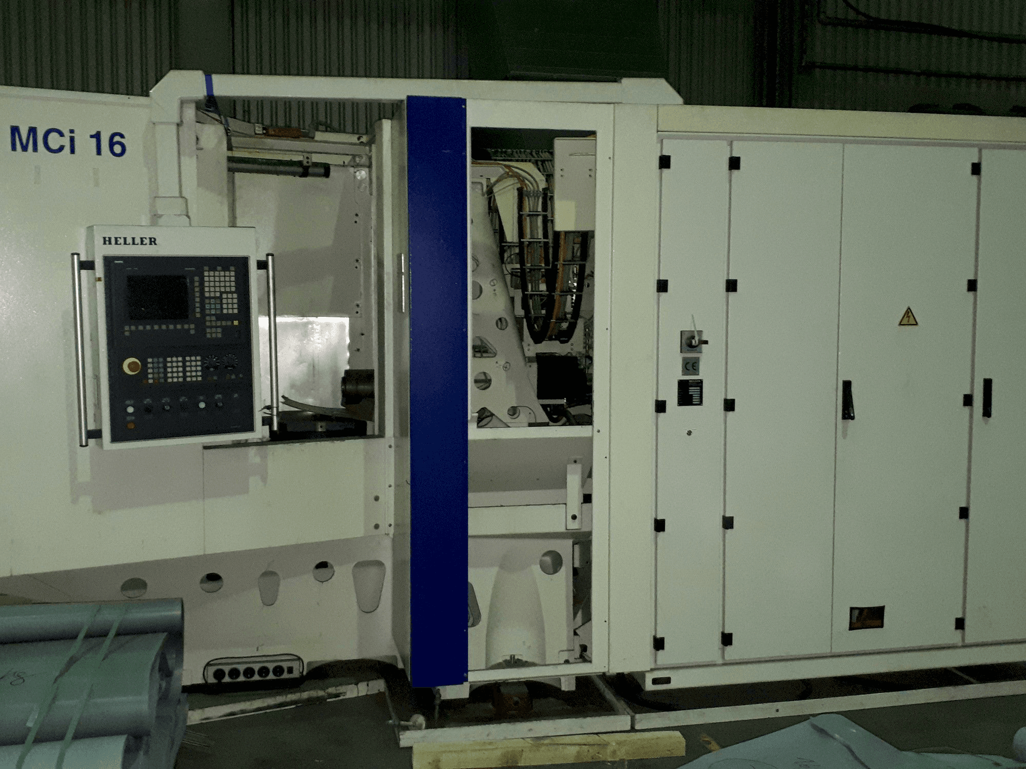 Vista frontale della macchina HELLER MCi 16